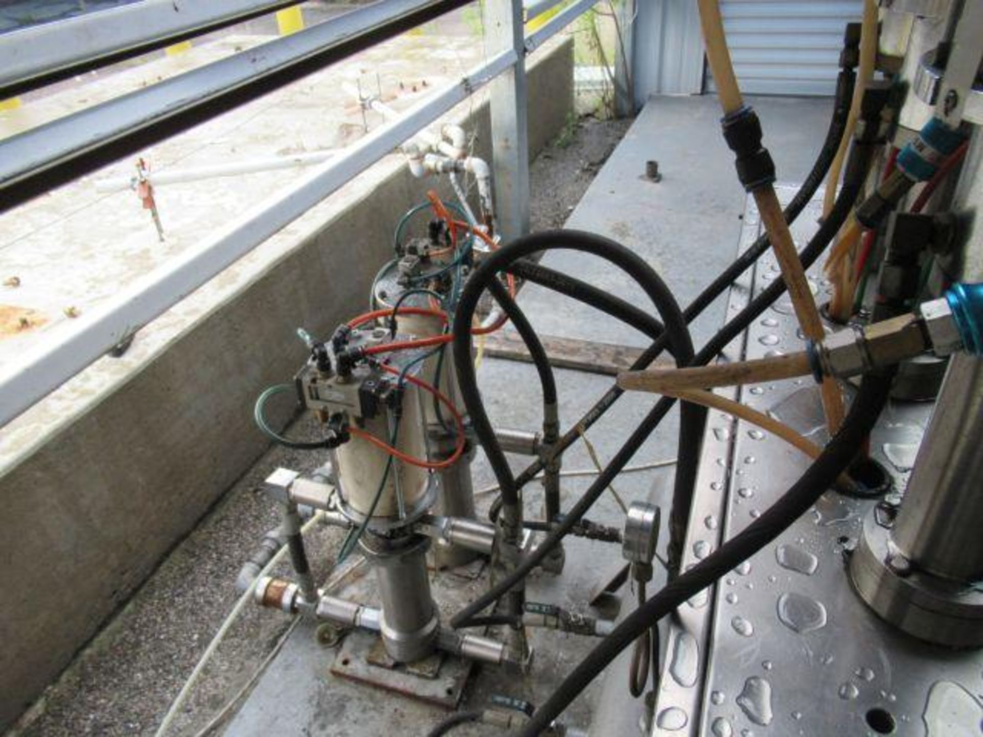AEROSOL & PROPELLANT PACKAGING LINE 2: Feed table with stainless chain conveyor, QJG Automatic - Image 8 of 20