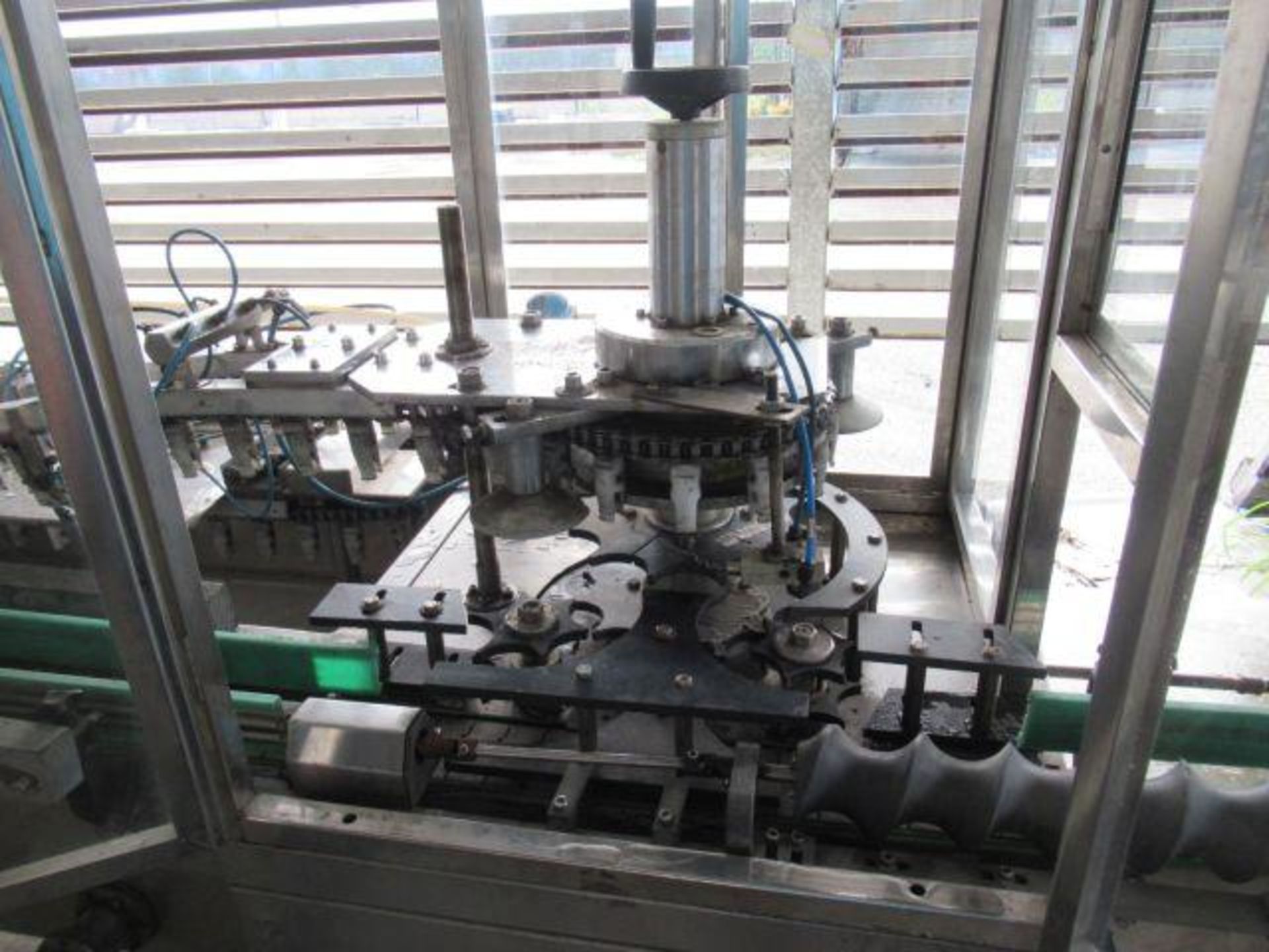 AEROSOL & PROPELLANT PACKAGING LINE 2: Feed table with stainless chain conveyor, QJG Automatic - Image 13 of 20