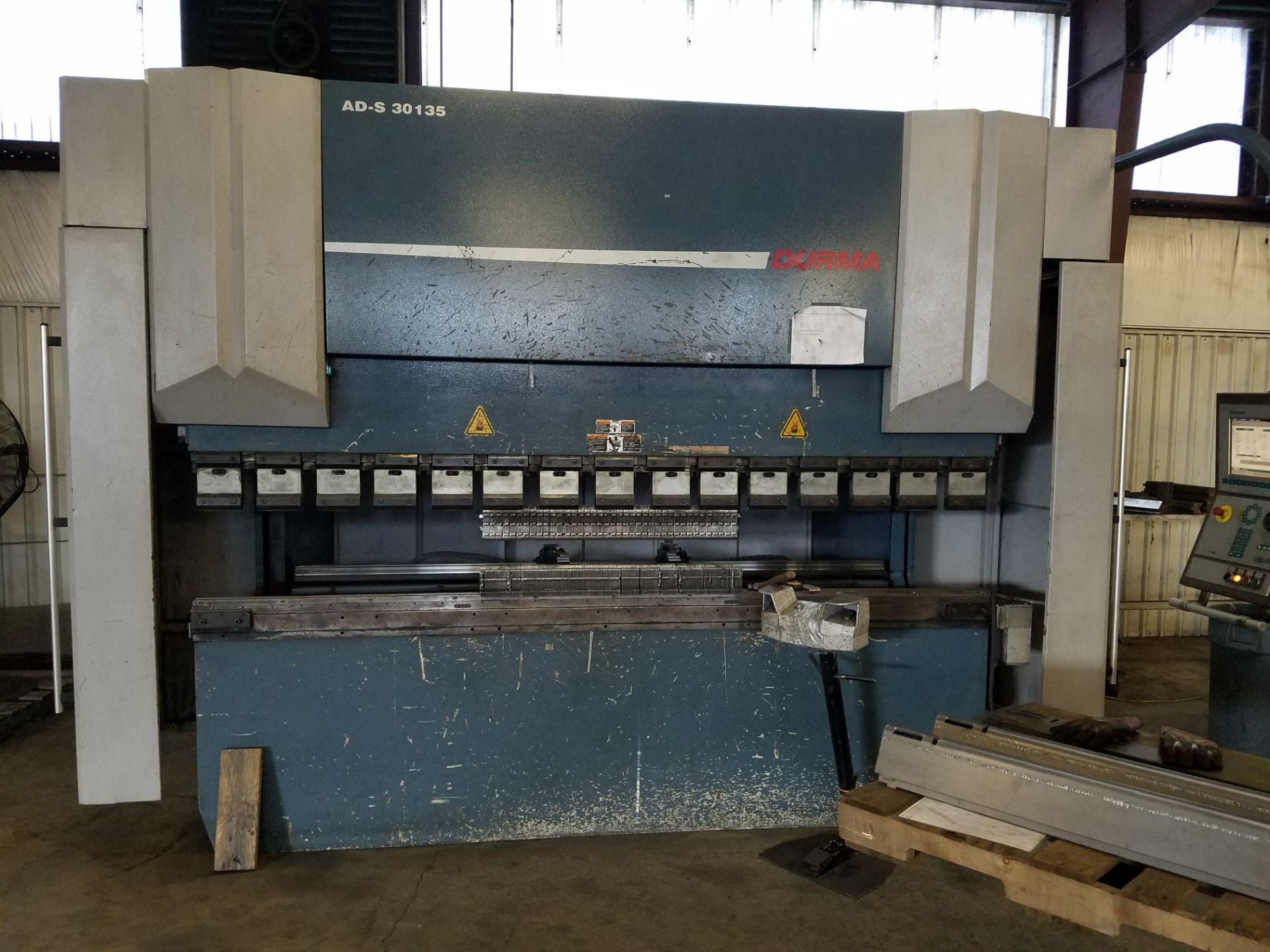 DURMA MDL. AD-S 30135 CNC PRESS BRAKE, new 2006, 148 Ton, 10’ overall, 8’ 6” between housings, Delem