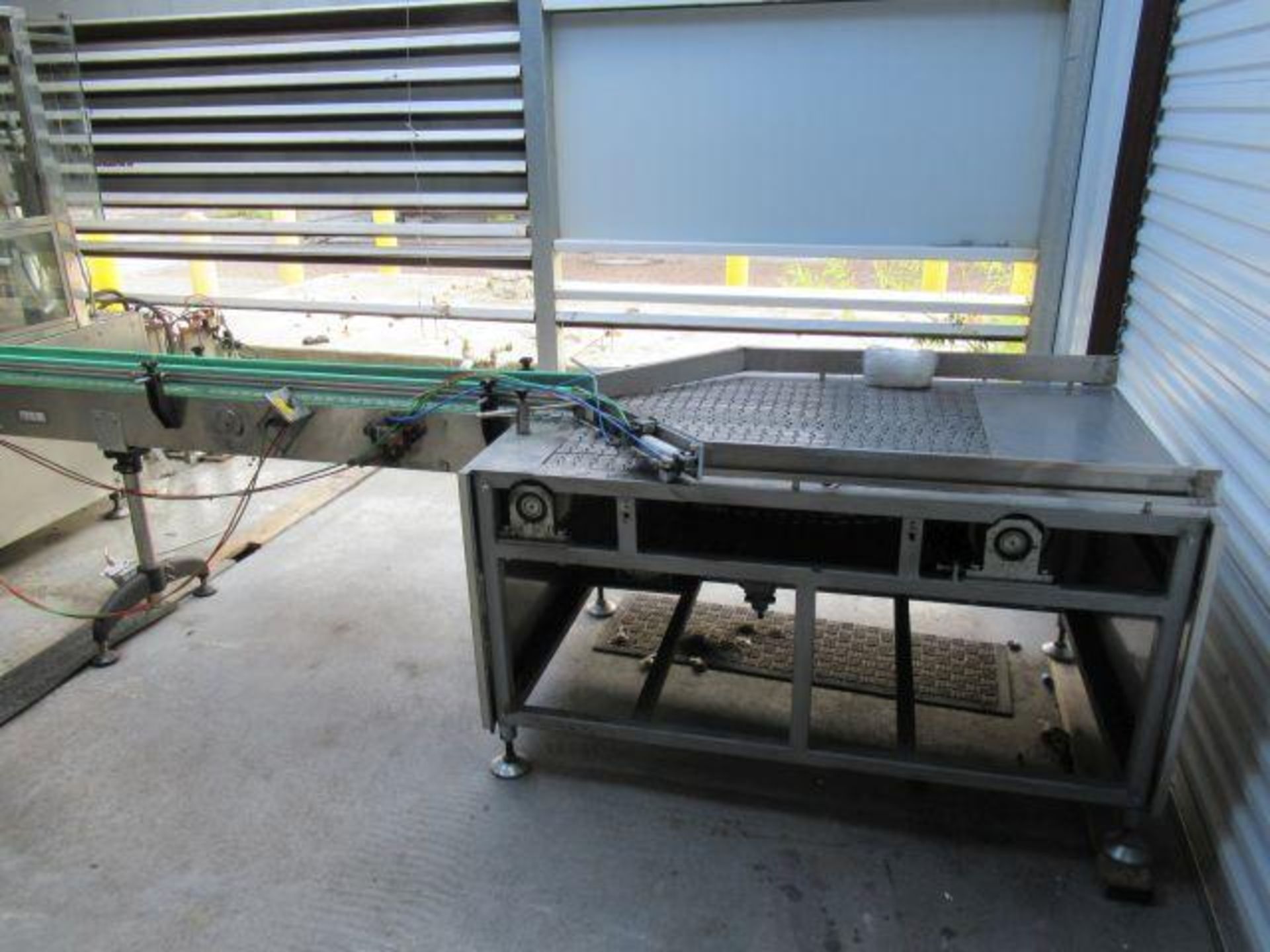 AEROSOL & PROPELLANT PACKAGING LINE 2: Feed table with stainless chain conveyor, QJG Automatic - Image 4 of 20