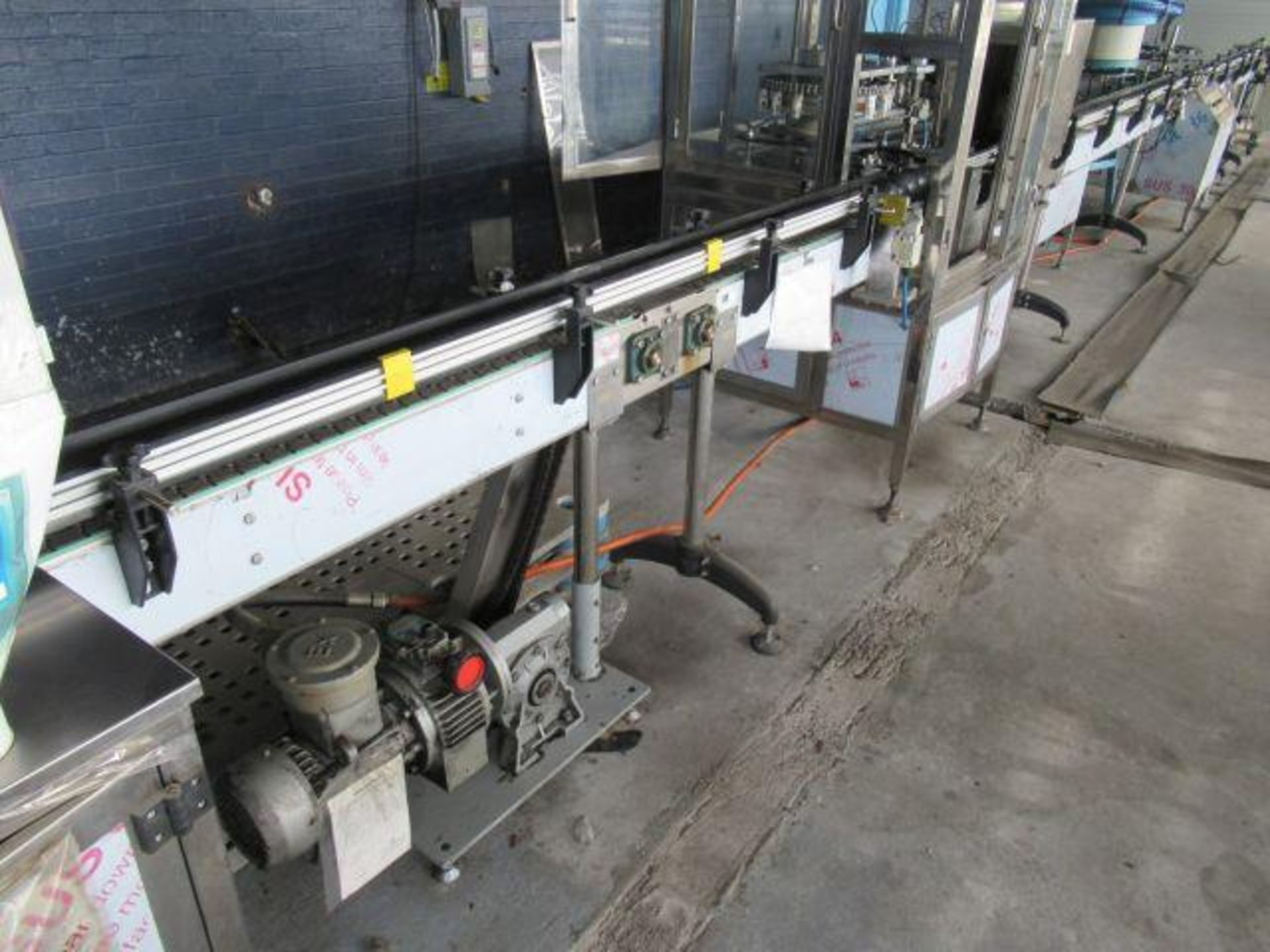 AEROSOL & PROPELLANT PACKAGING LINE 1: Feed table with stainless chain conveyor, Meitar model QGQ - Image 9 of 22