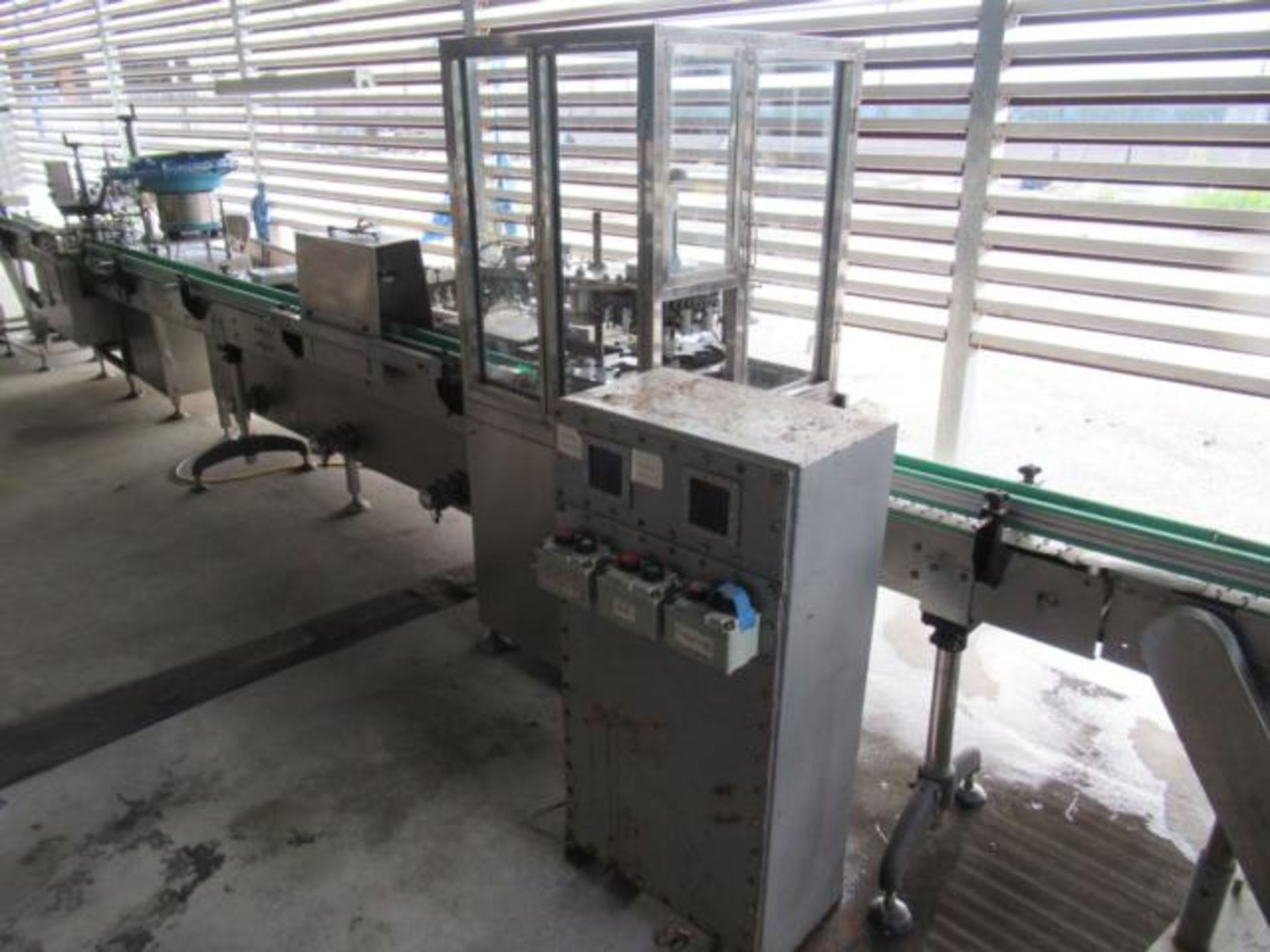 AEROSOL & PROPELLANT PACKAGING LINE 2: Feed table with stainless chain conveyor, QJG Automatic