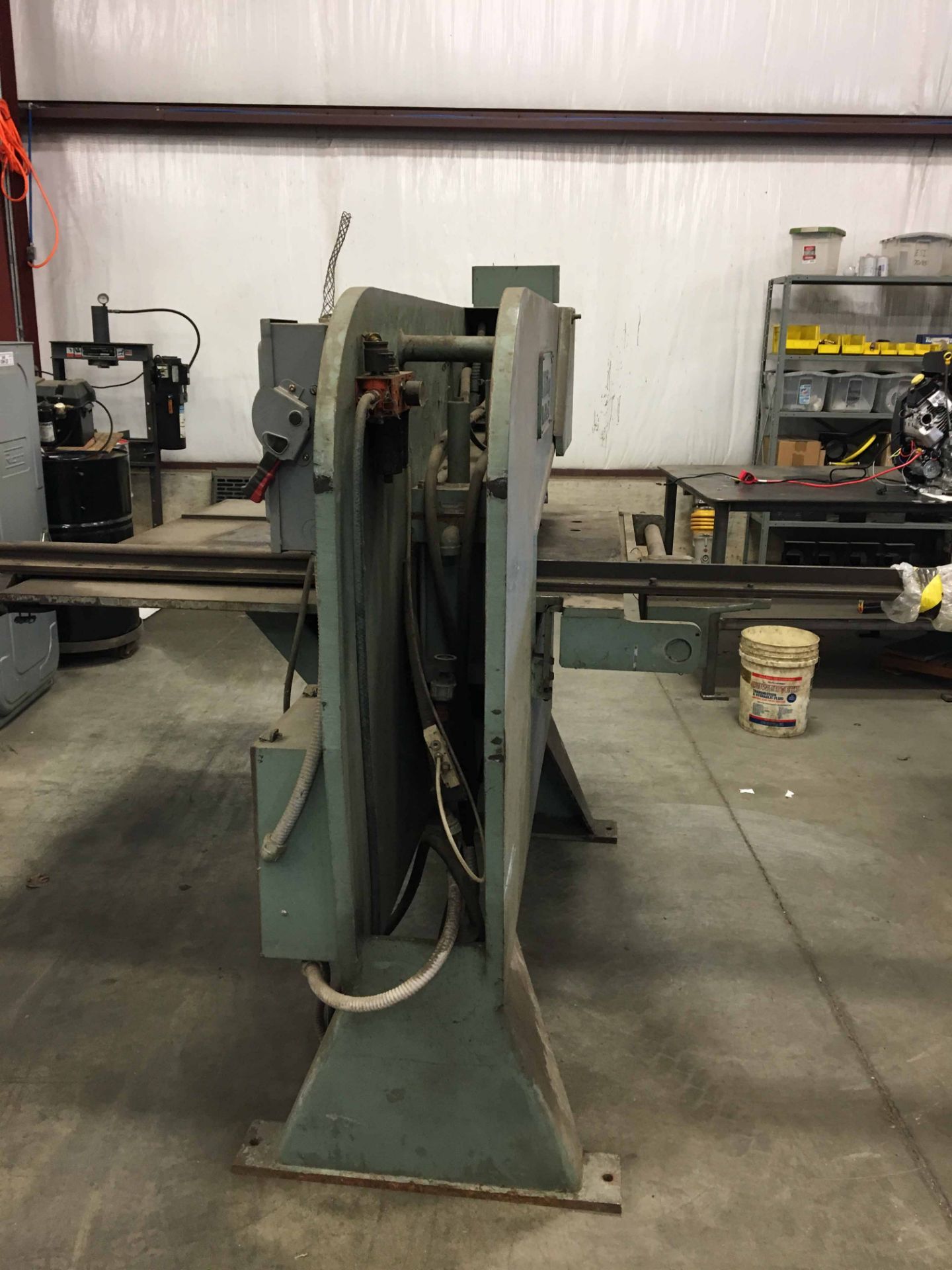 W.A. WHITNEY 15 T. HYDRAULIC PUNCH, Mdl. 615, 28x quick change punch head, S/N N.A. (Location K: