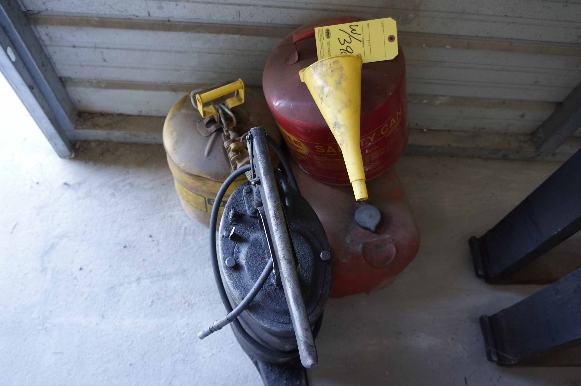 LOT CONSISTING OF: Whitco diesel pwrd. steam cleaner, Craftsman Lawn Edger & gas cans - Image 5 of 5