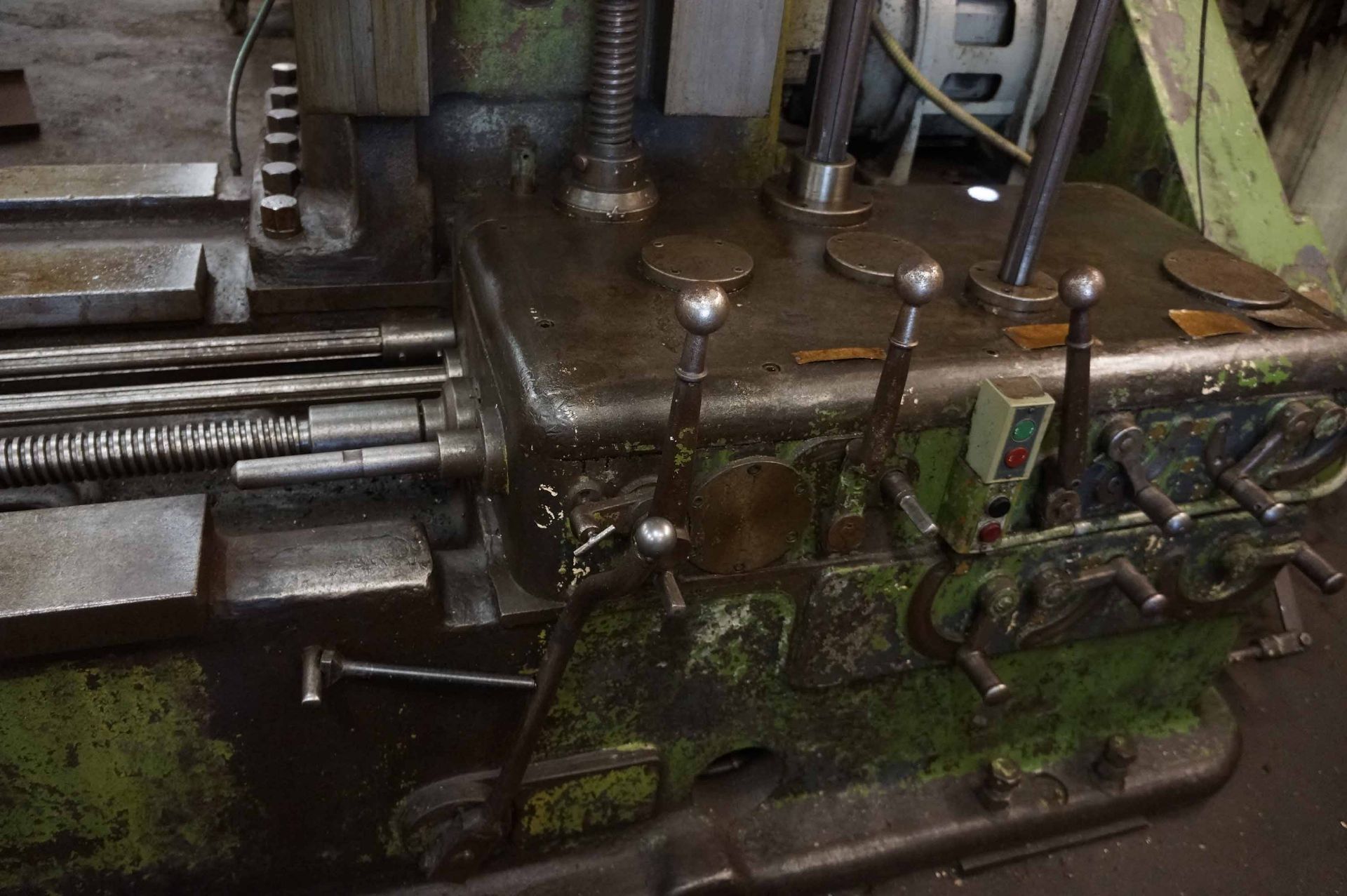 TABLE TYPE HORIZONTAL BORING MILL, 4” UNIVERSAL MACHINE CO., 42” x 72” table, 4” spdl. dia., spds: - Image 7 of 10