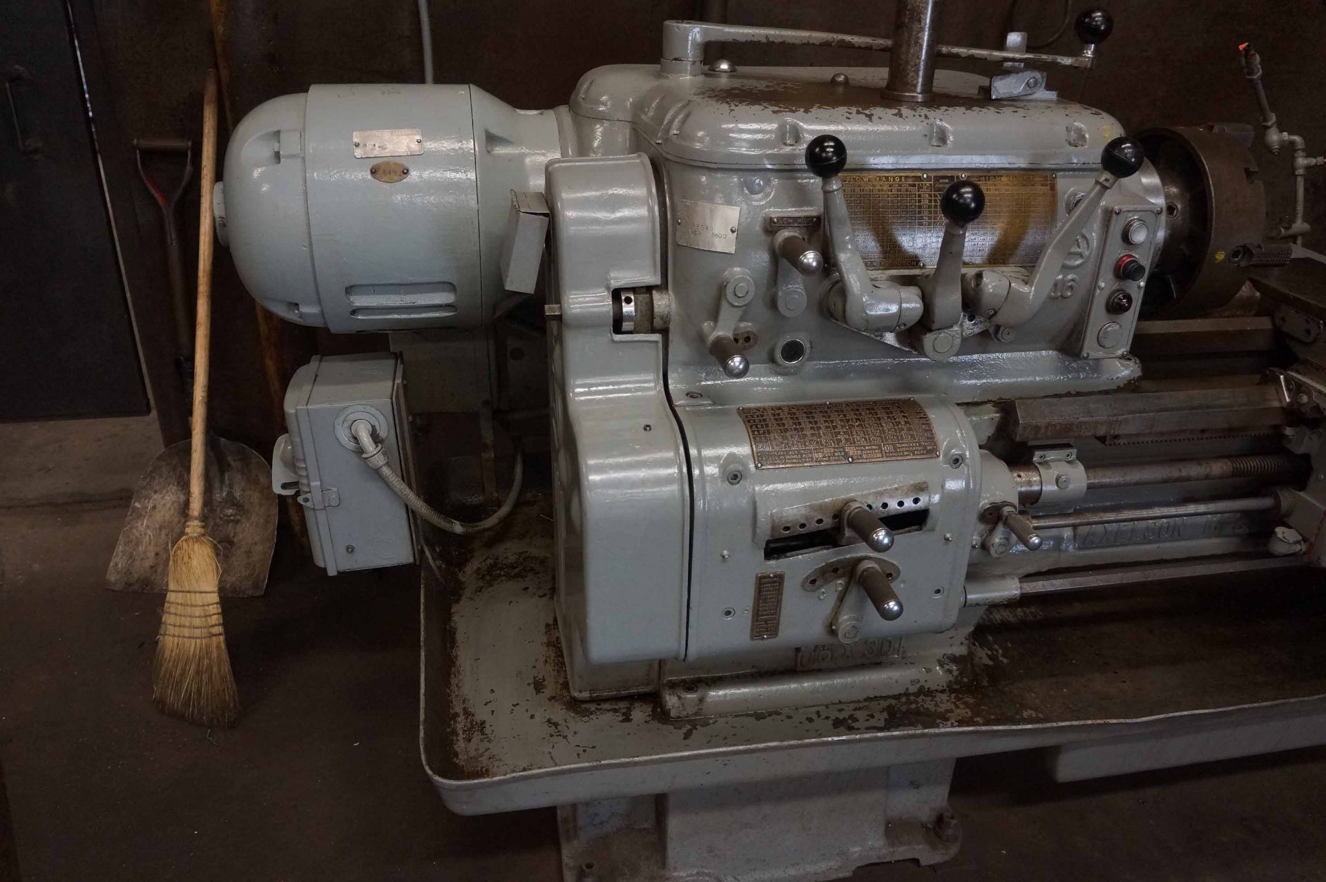 ENGINE LATHE, AXELSON, 16” X 30”, approx. 19” sw. to bed, approx. 12” sw. over crosslide, spds: 13- - Image 2 of 4