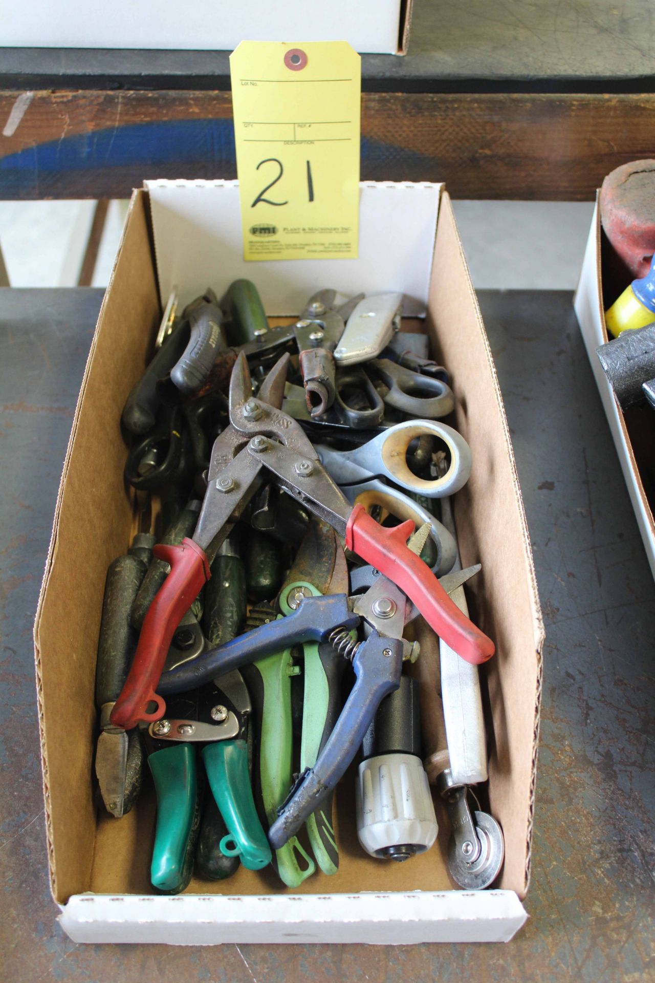 LOT OF CUTTING TOOLS, assorted (in one box)