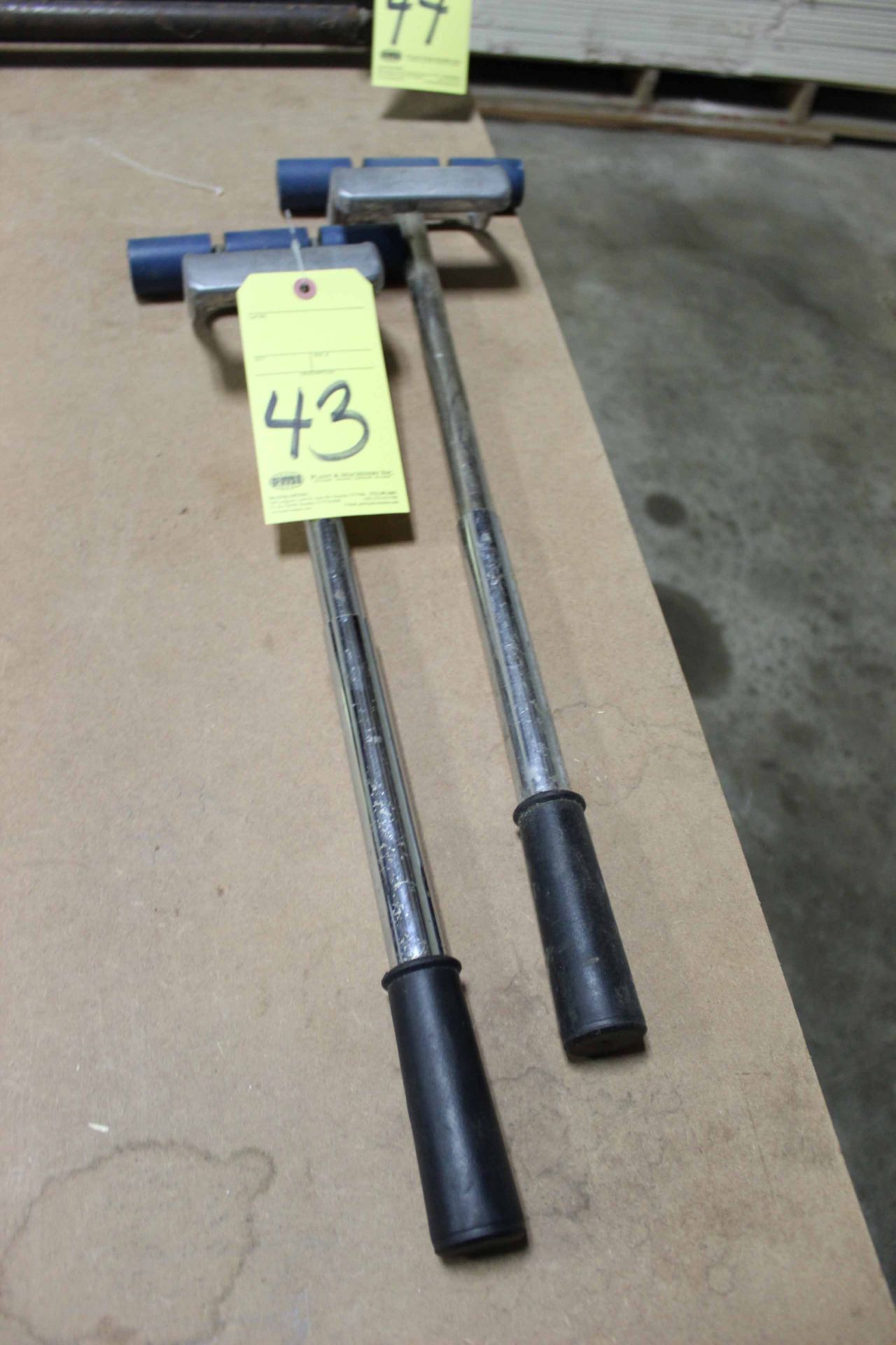 LOT OF EXTENSION WALL ROLLERS