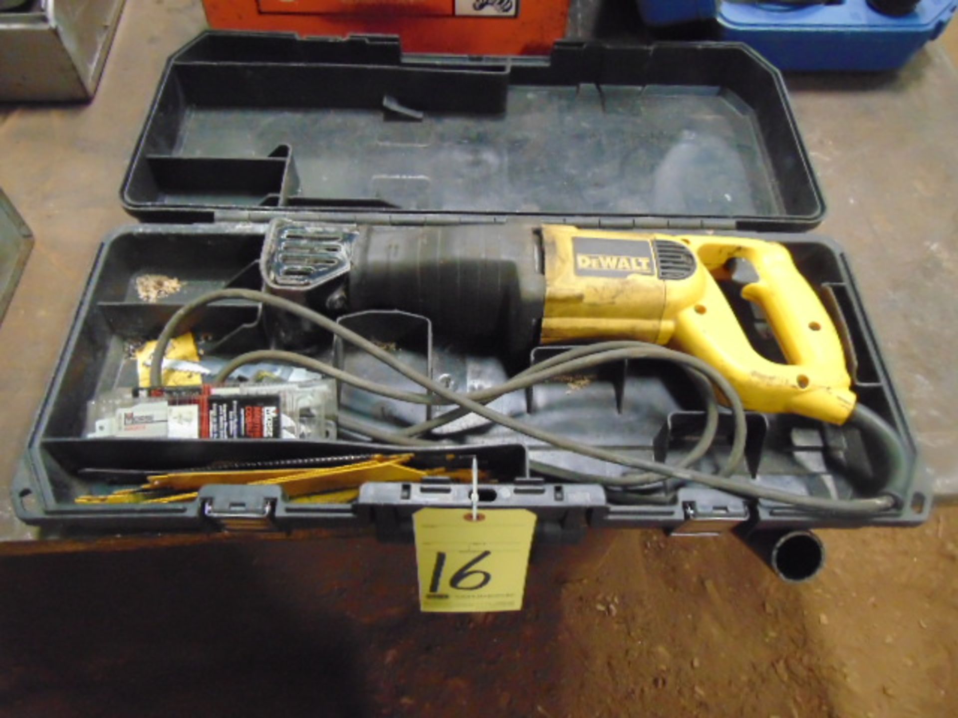 RECIPROCATING SAW, DEWALT MDL. DW304P