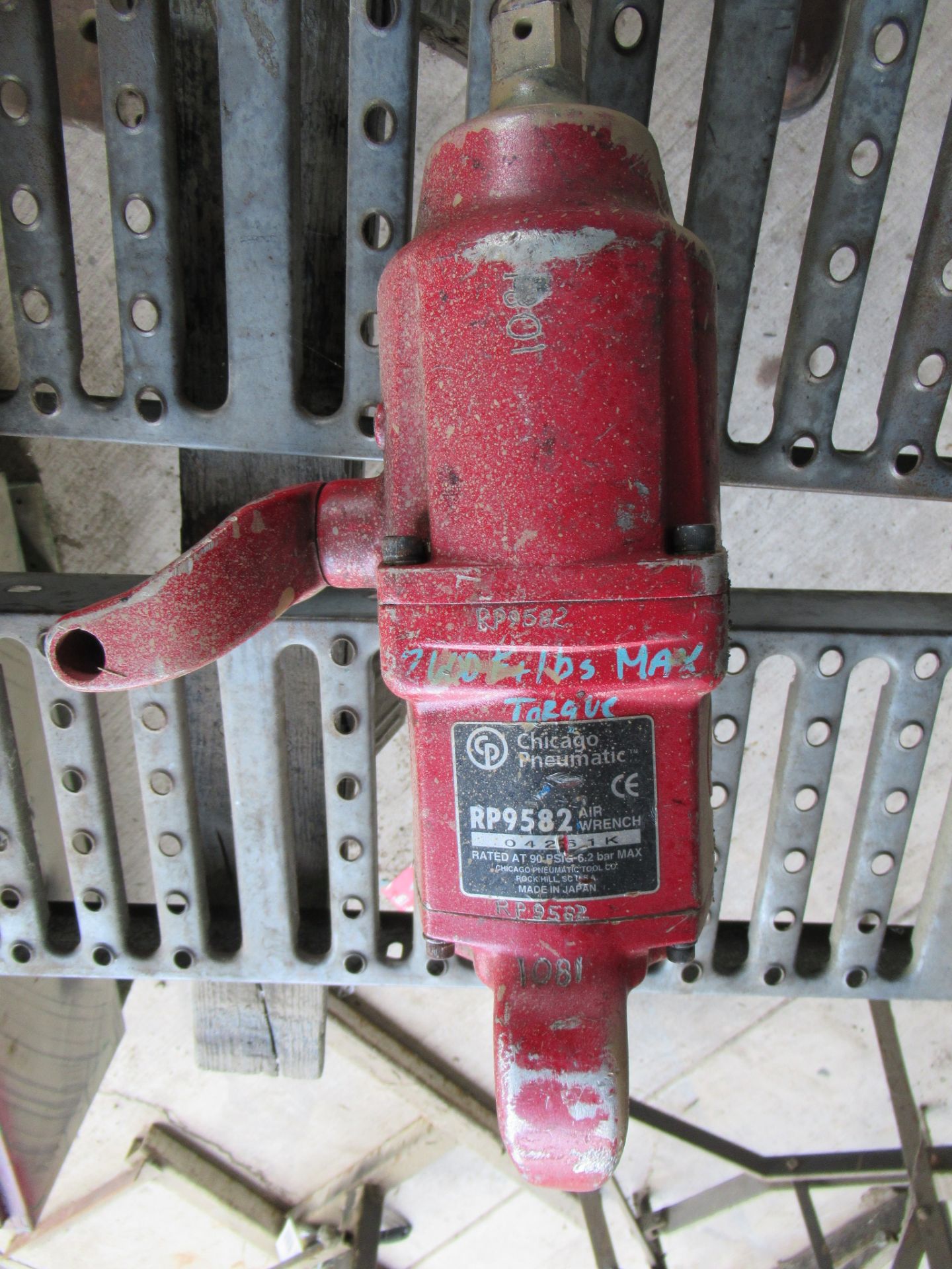LOT CONSISTING OF (2) PNEUMATIC IMPACT WRENCHES, CHICAGO PNEUMATIC, w/pneu. jack; (2) PNEUMATIC - Image 3 of 10