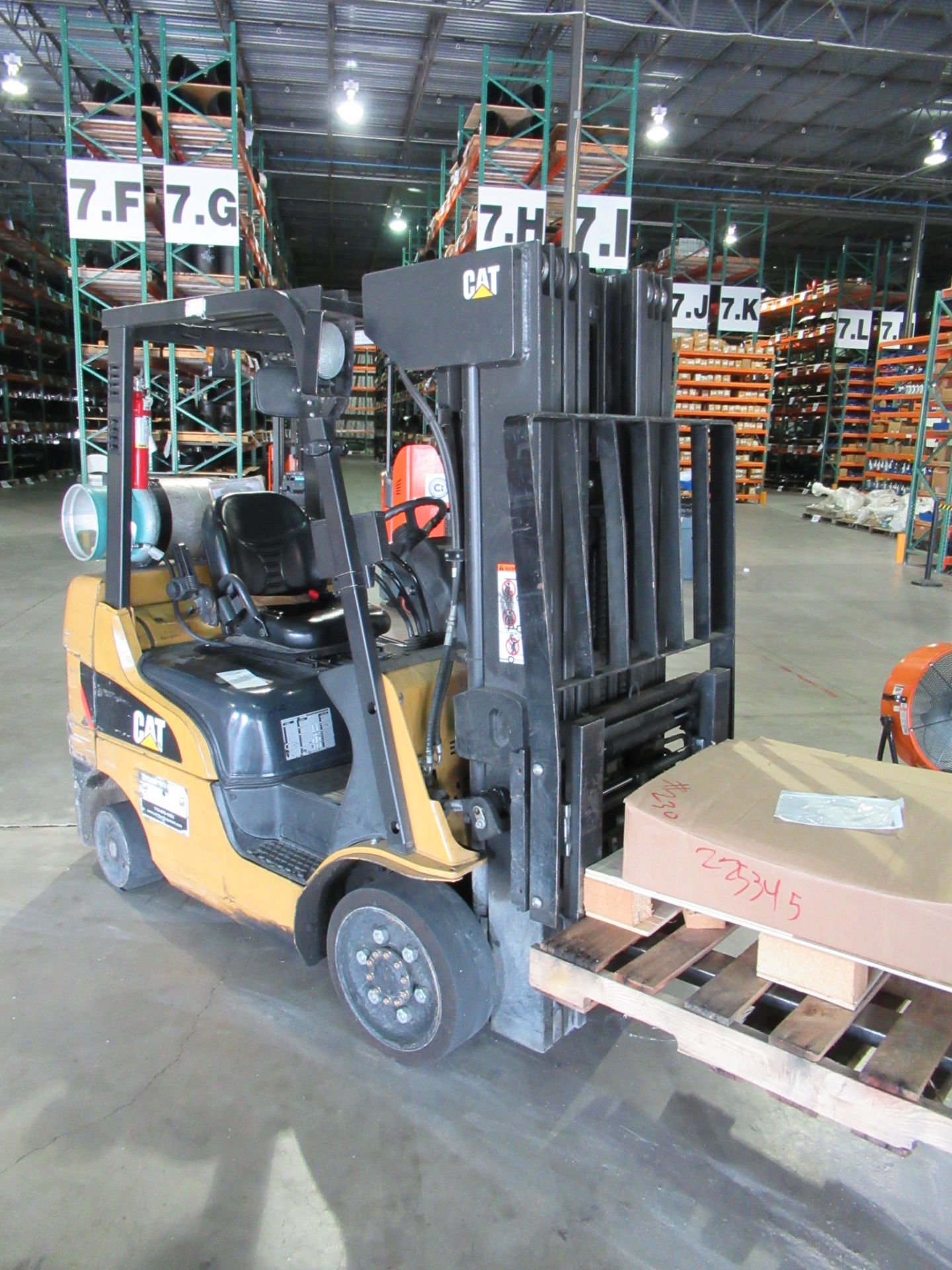 FORKLIFT, CATERPILLAR 5,000 LB. CAP. MDL. 2C5000, new 2012, LP pwrd., rated at 2,850 lbs. @ 24" load - Image 3 of 7