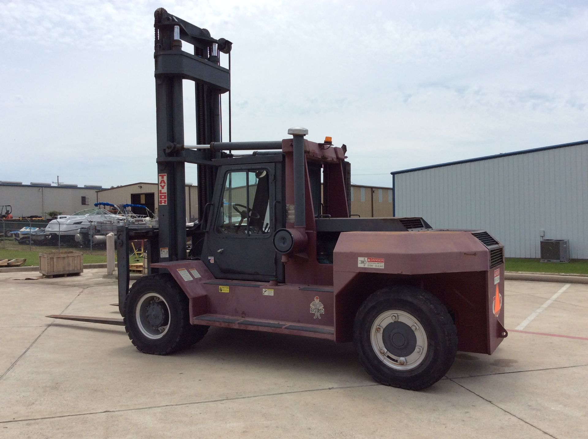 FORKLIFT, TAYLOR 25,000 LB. CAP. MDL. TE250M, Detroit diesel engine, pwr. shift trans., 15' lift - Image 3 of 3