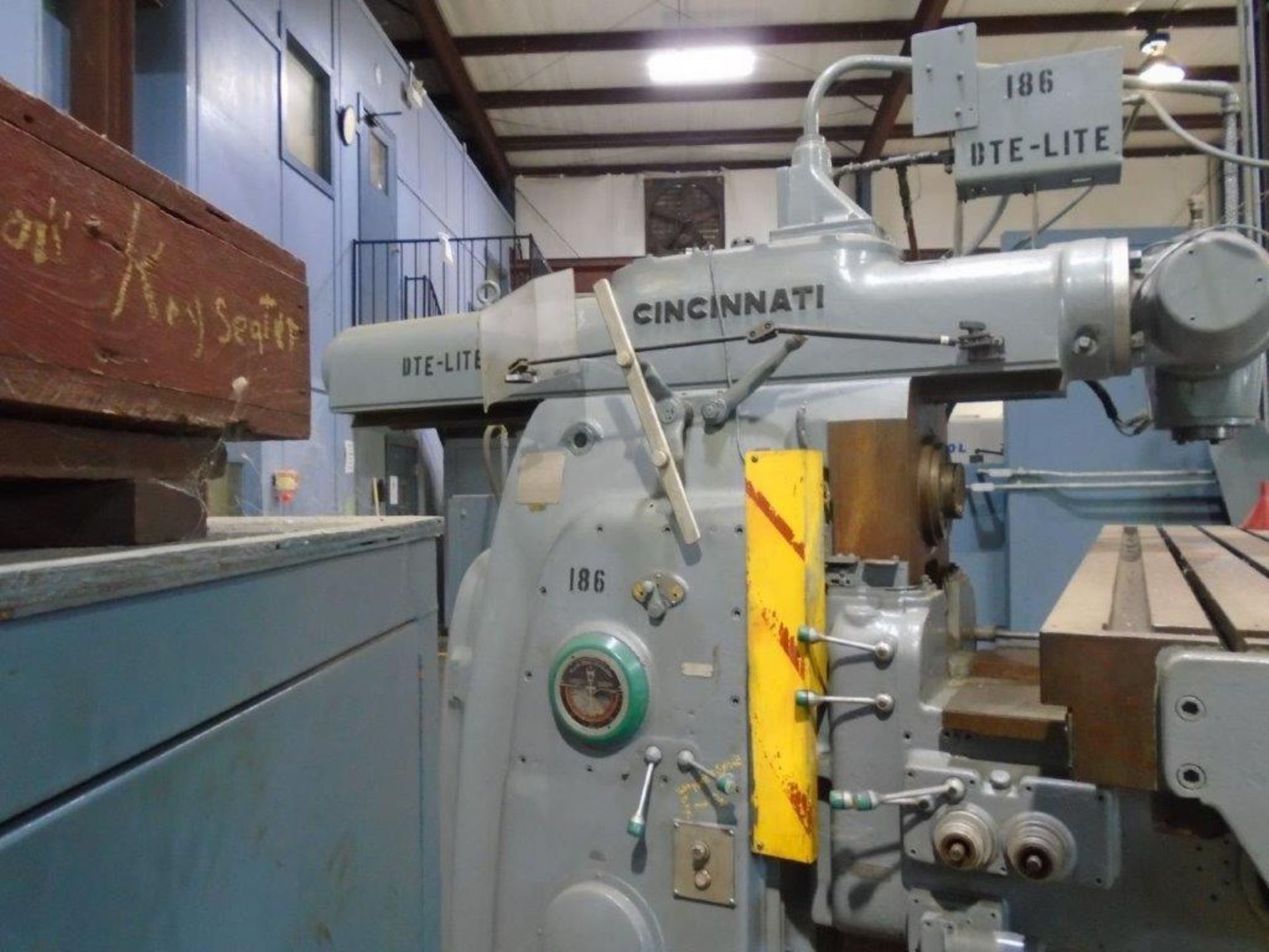 PLAIN HORIZONTAL MILLING MACHINE, CINCINNATI MDL. 650-20 DUAL POWER, independent dbl. swivel pwr. - Image 2 of 11