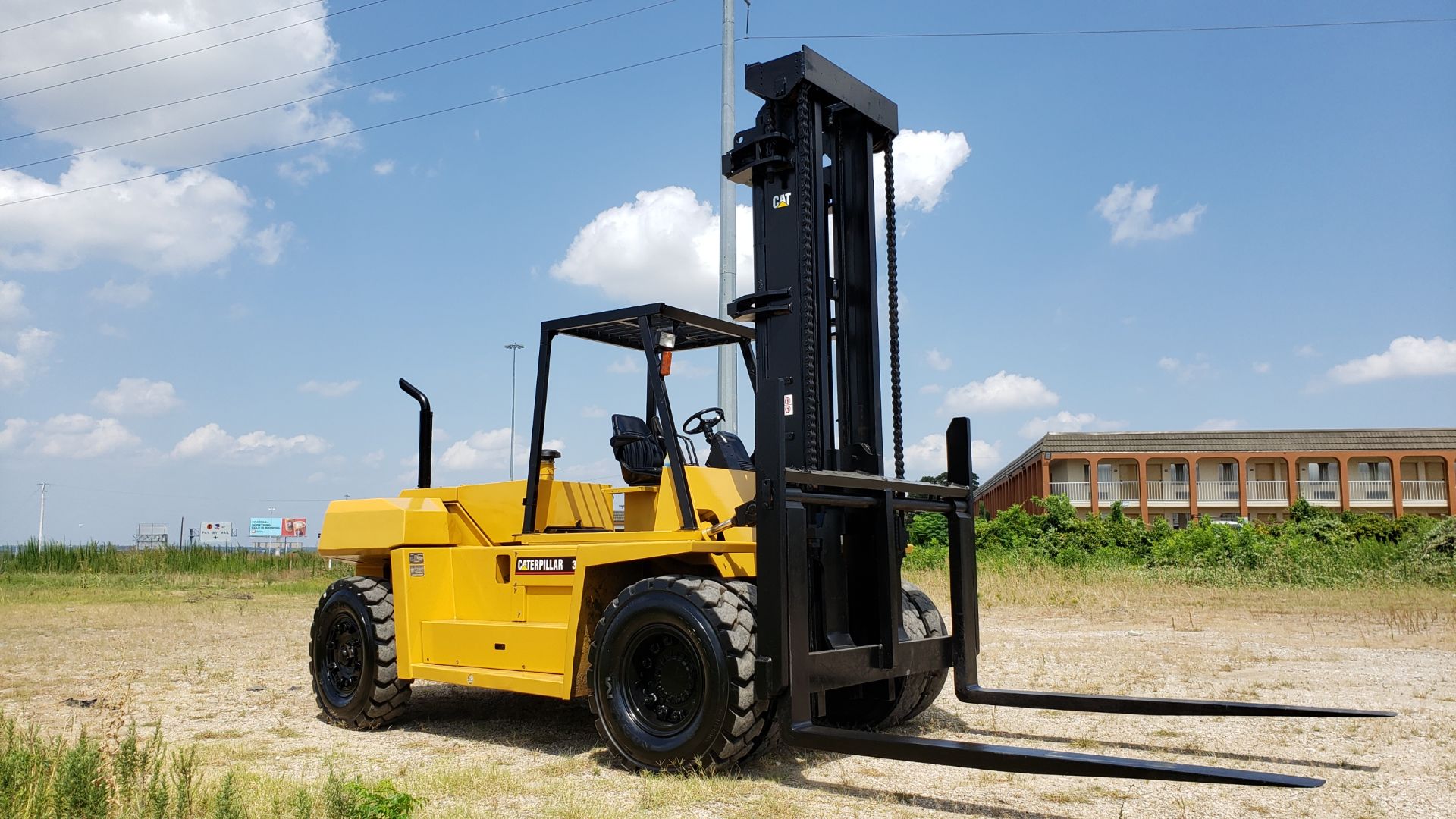 FORKLIFT, CATERPILLAR 33,000 LB. CAP. MDL. DP150, new 2005, Mitsubishi 6 cyl. diesel engine, 8' - Image 4 of 13