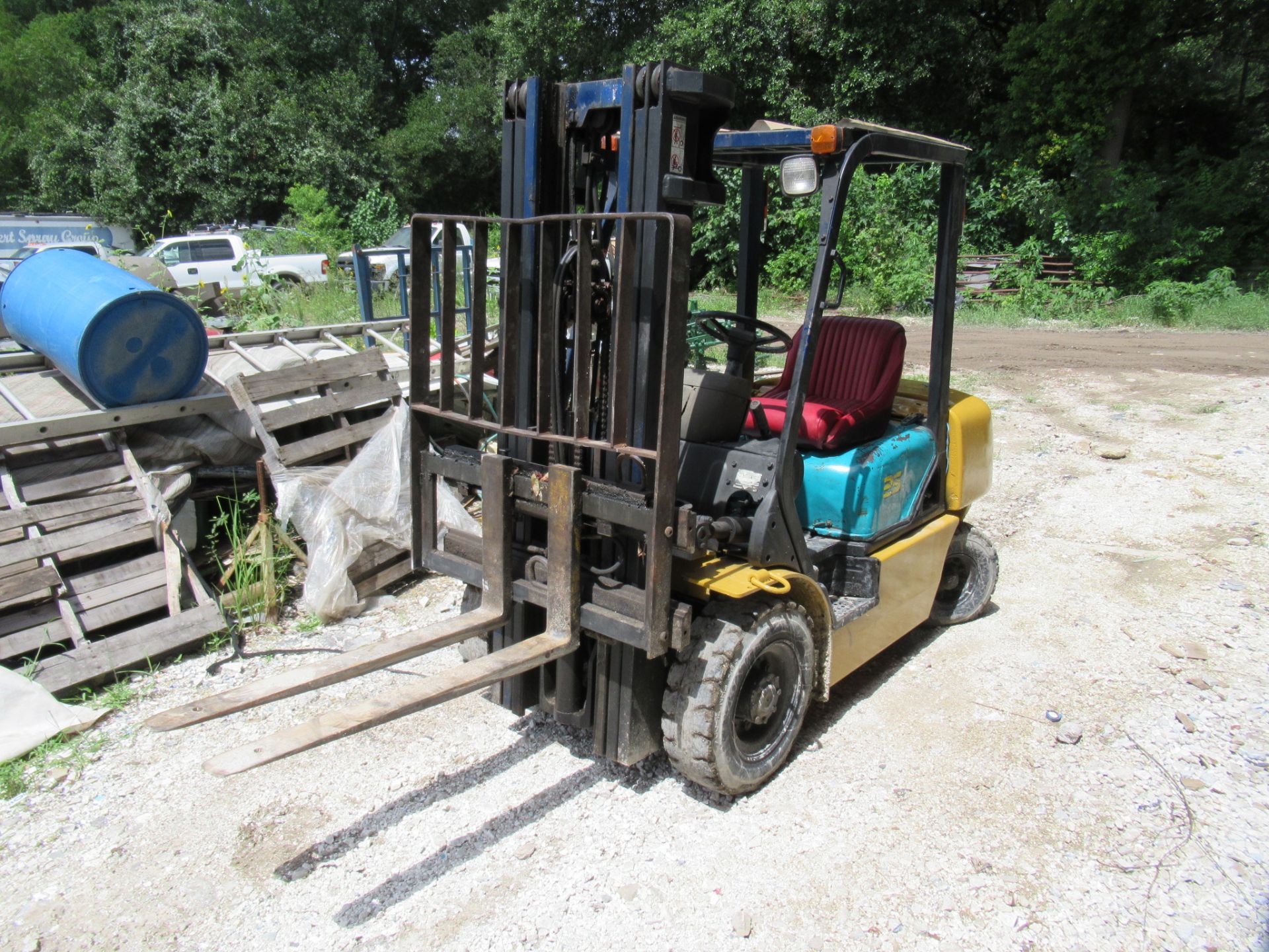 FORKLIFT, KOMATSU 4,000 LB. CAP. MDL. FG25L-12, new 1996, LP pwrd., 3-stage mast, 188" lift ht., S/N