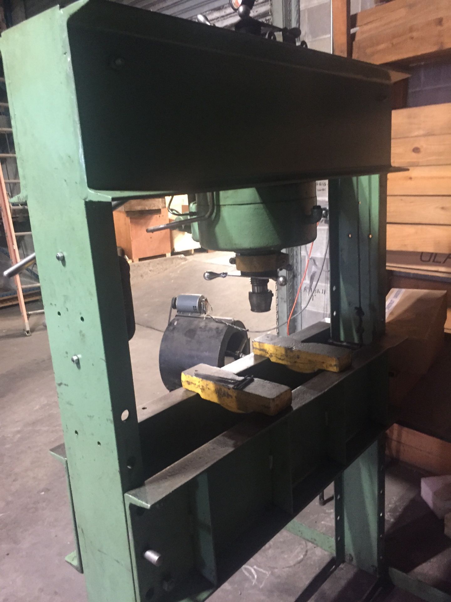 HYDRAULIC PRESS, DAKE 75 T. CAP. MDL. 75H, 4-1/2" ram travel, 44" dist. btn. uprights (Location P: - Image 5 of 8