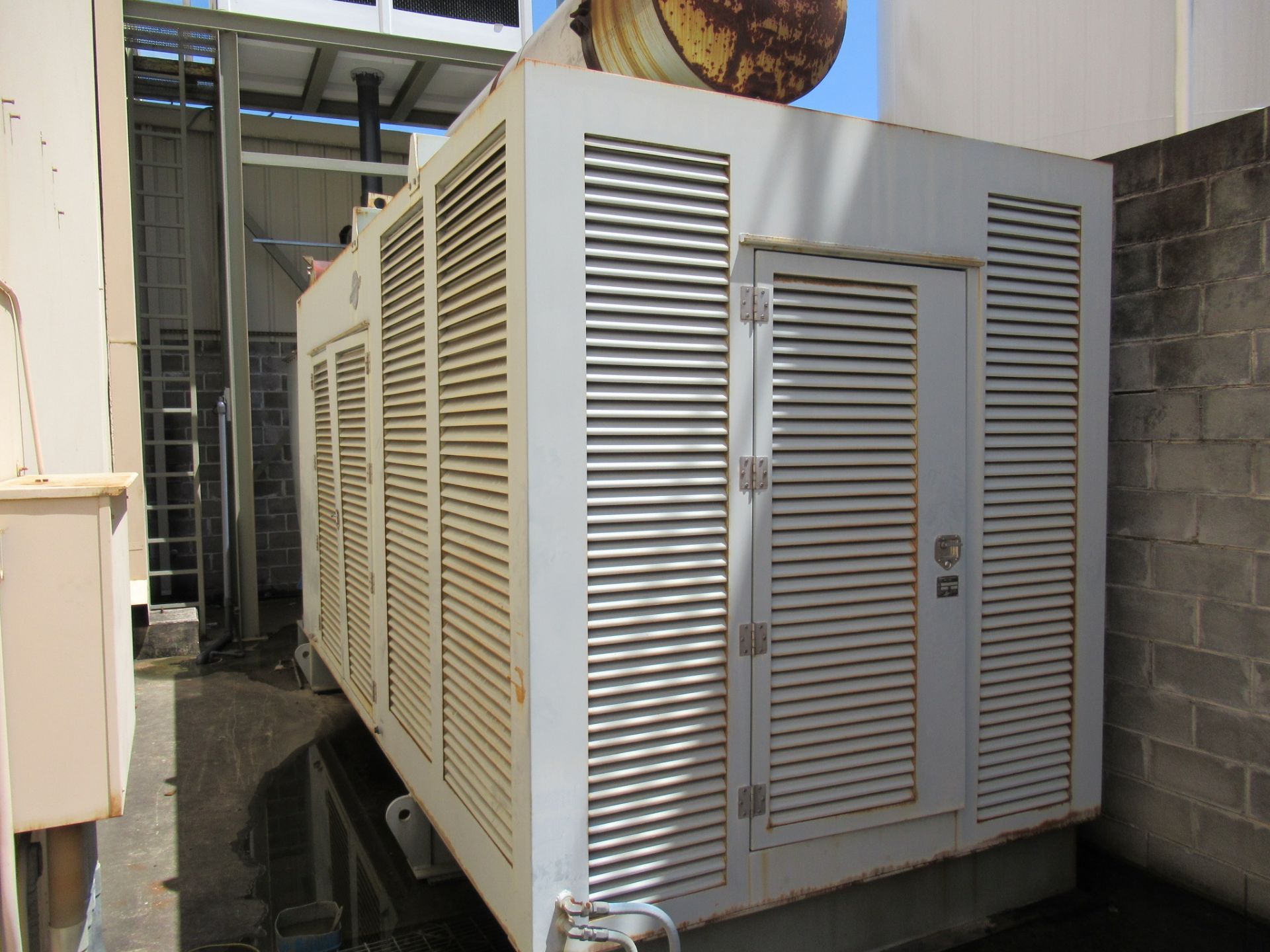 GENERATOR SET, STEWART & STEVENSON RAIL KING, new 1999, 1,000 kW, 2,000 gal. 12' x 64" tank, - Image 4 of 16