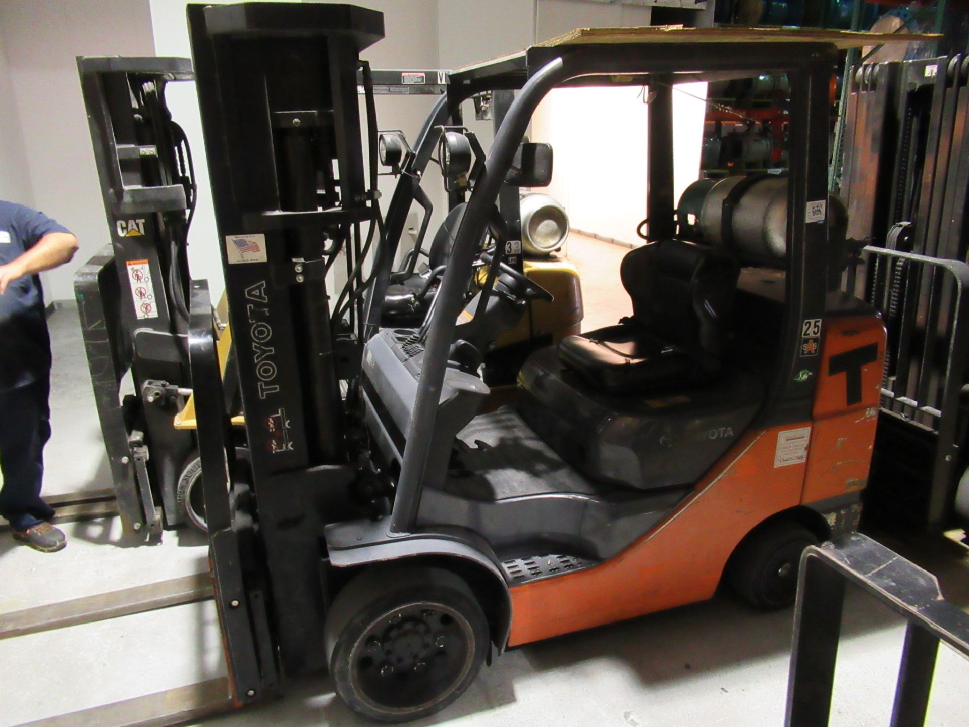 FORKLIFT, TOYOTA 6,500 LB. CAP. MDL. 8FGCU32, new 2012, LP pwrd., rated at 3,900 lbs. @ 24" load