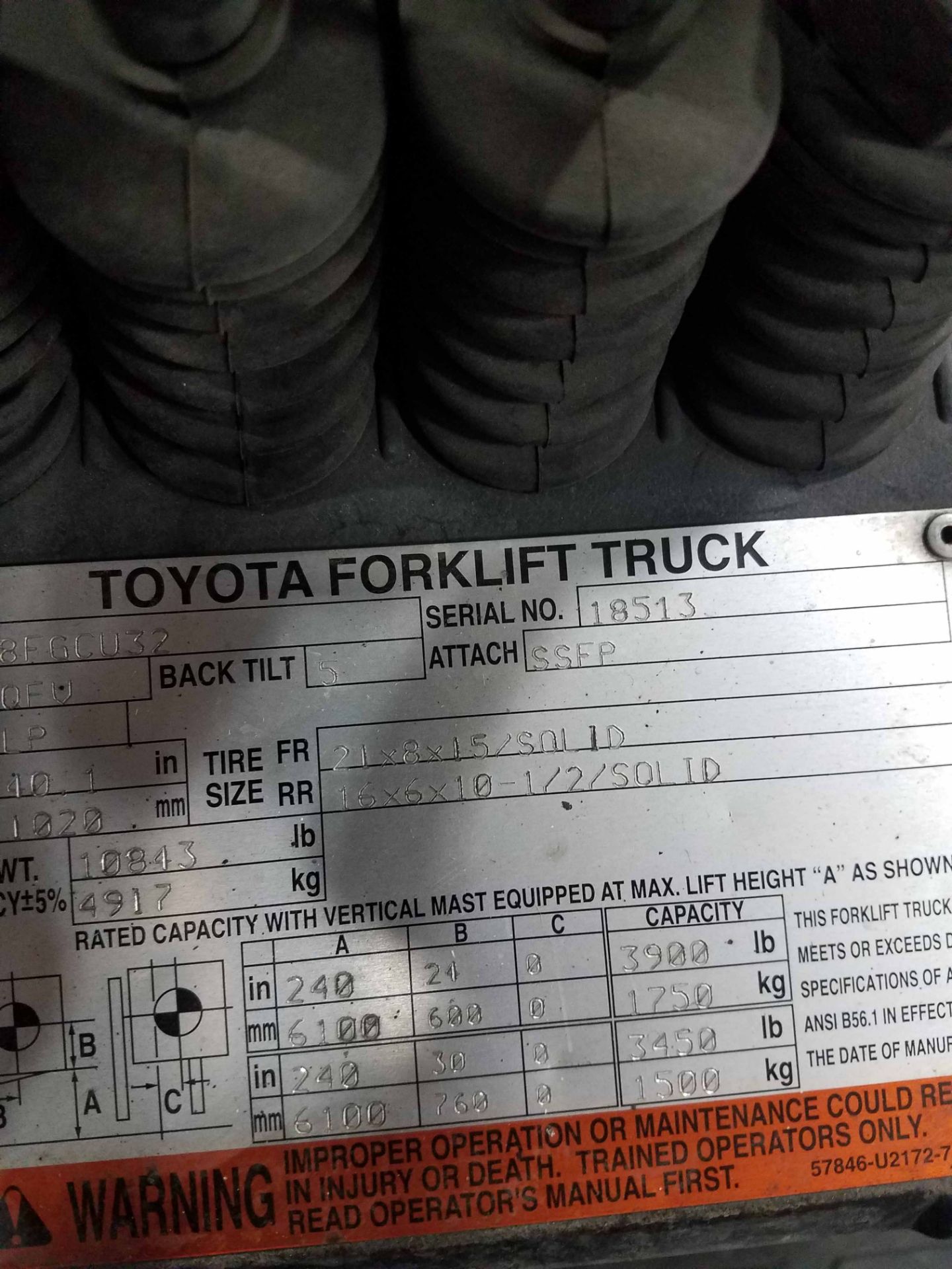 FORKLIFT, TOYOTA 6,500 LB. CAP. MDL. 8FGCU32, new 2012, LP pwrd., rated at 3,900 lbs. @ 24" load - Image 5 of 6