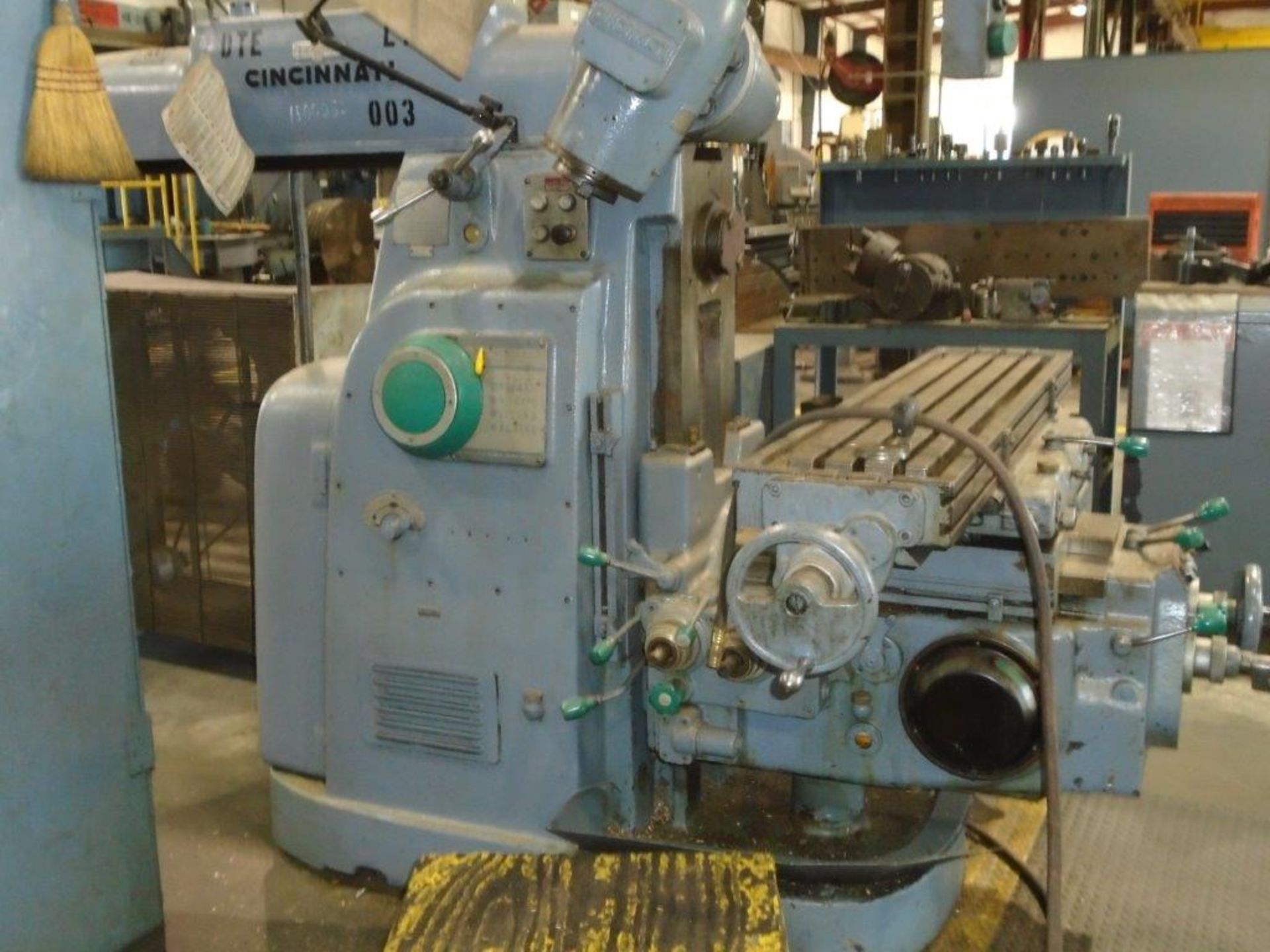 PLAIN HORIZONTAL MILLING MACHINE, CINCINNATI MDL. 650-20 DUAL POWER, independent dbl. swivel pwr. - Image 7 of 11