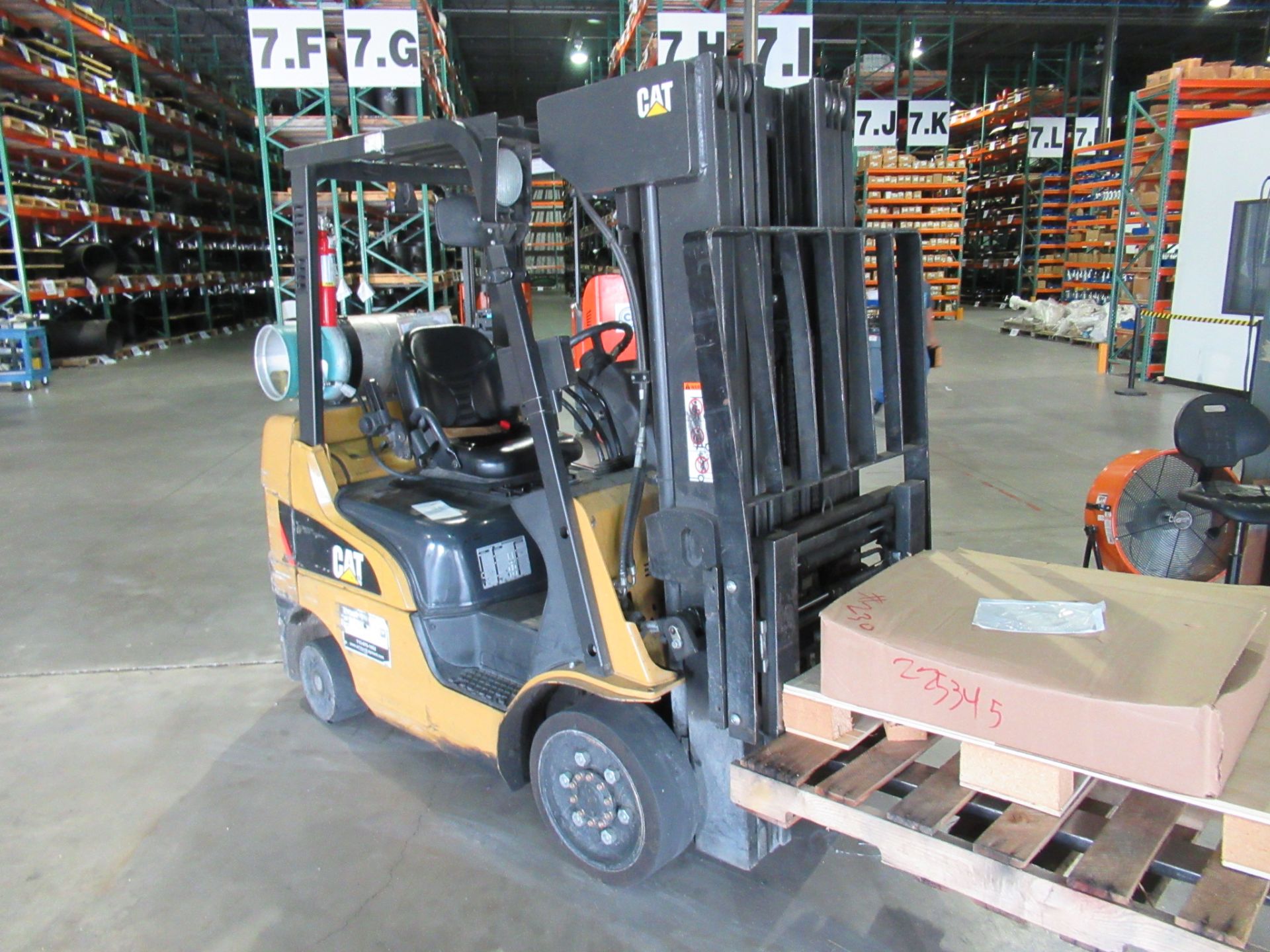 FORKLIFT, CATERPILLAR 5,000 LB. CAP. MDL. 2C5000, new 2012, LP pwrd., rated at 2,850 lbs. @ 24" load - Image 6 of 7