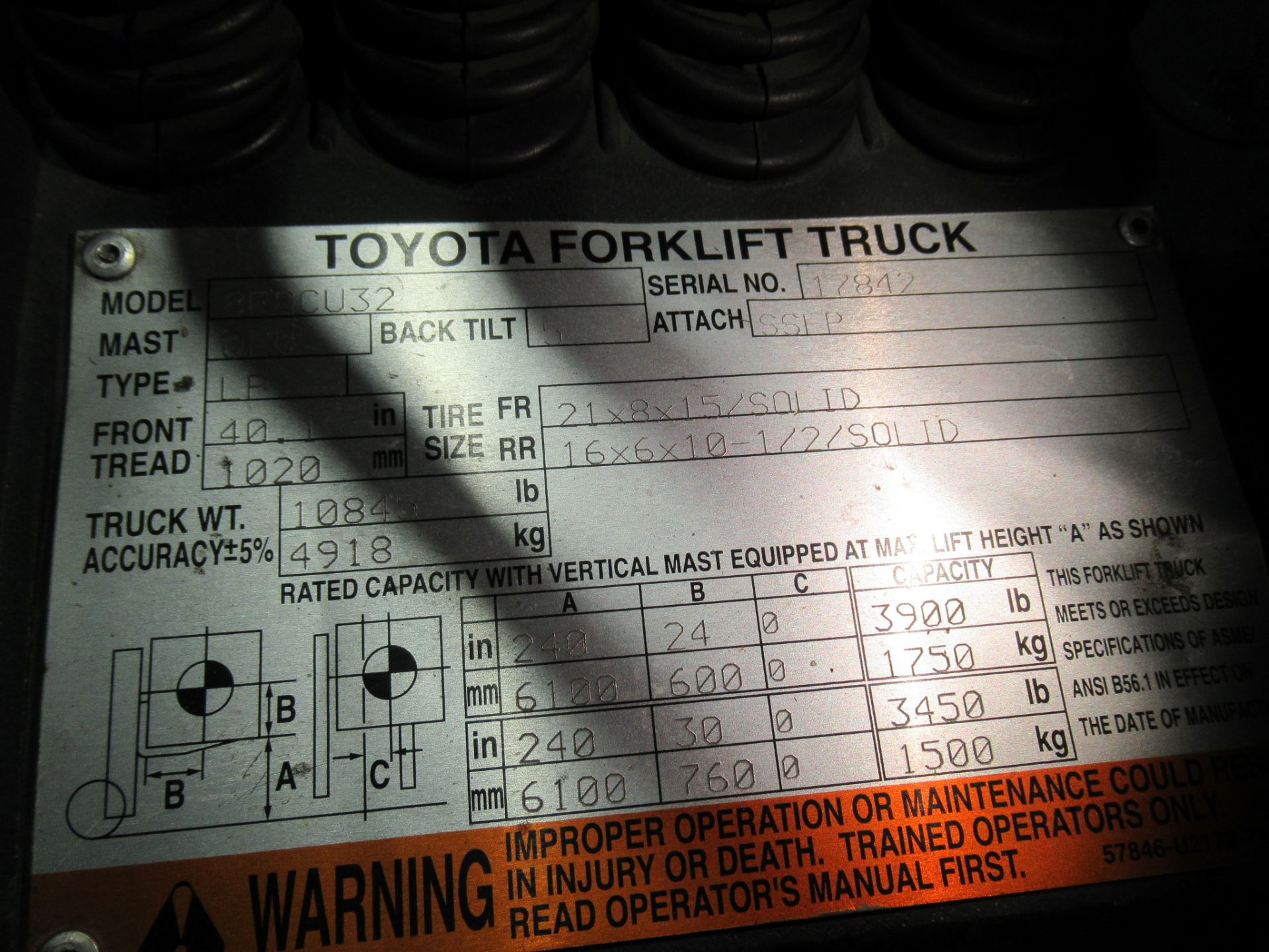 FORKLIFT, TOYOTA 6,500 LB. CAP. MDL. 8FGCU32, new 2012, LP pwrd., rated at 3,900 lbs. @ 24" load - Image 4 of 4