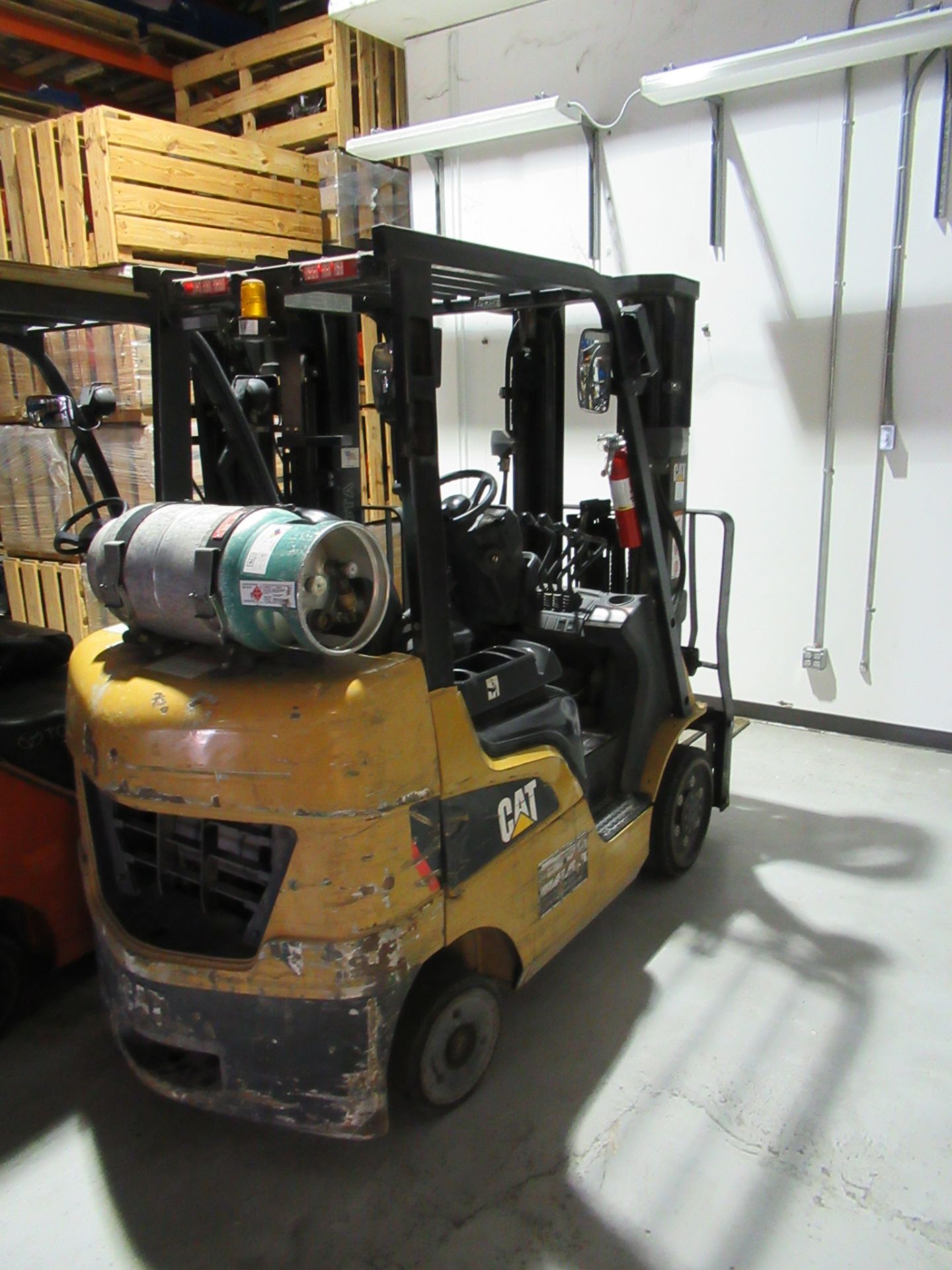 FORKLIFT, CATERPILLAR 5,000 LB. CAP MDL. 2C5000, new 2012, LP pwrd., rated at 2,850 lbs. @ 24" load, - Image 3 of 6