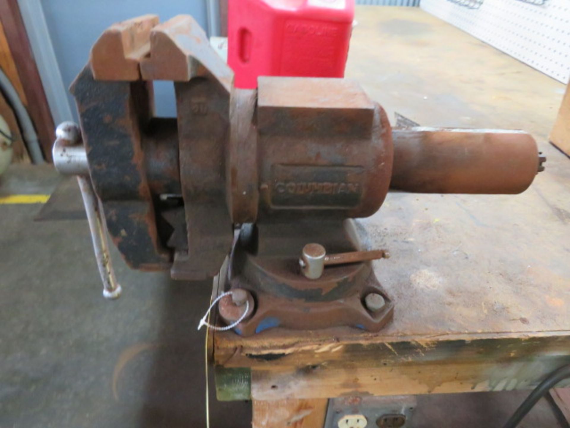 BENCH VISE