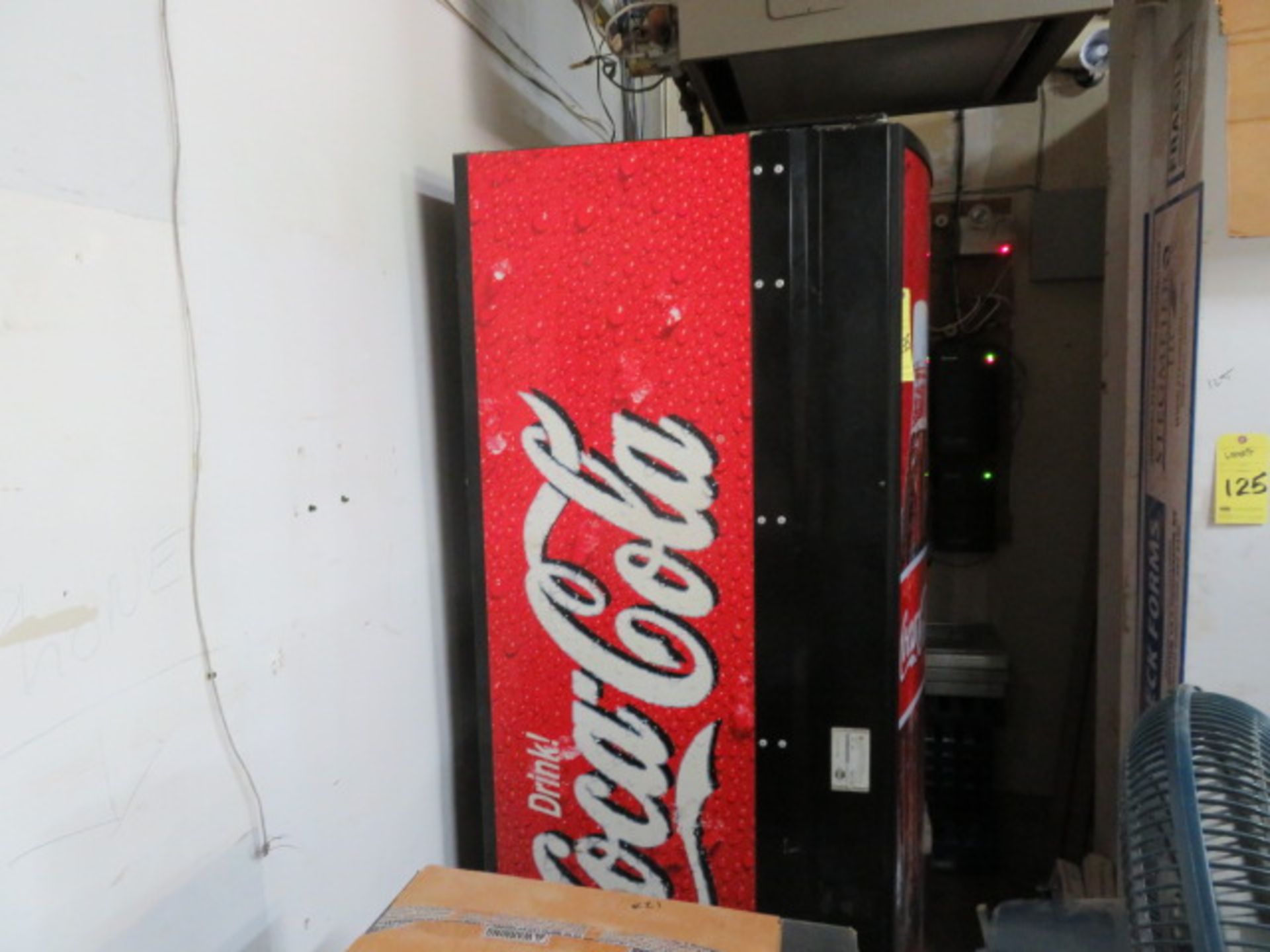 COCA-COLA BEVERAGE VENDING MACHINE - Image 2 of 4