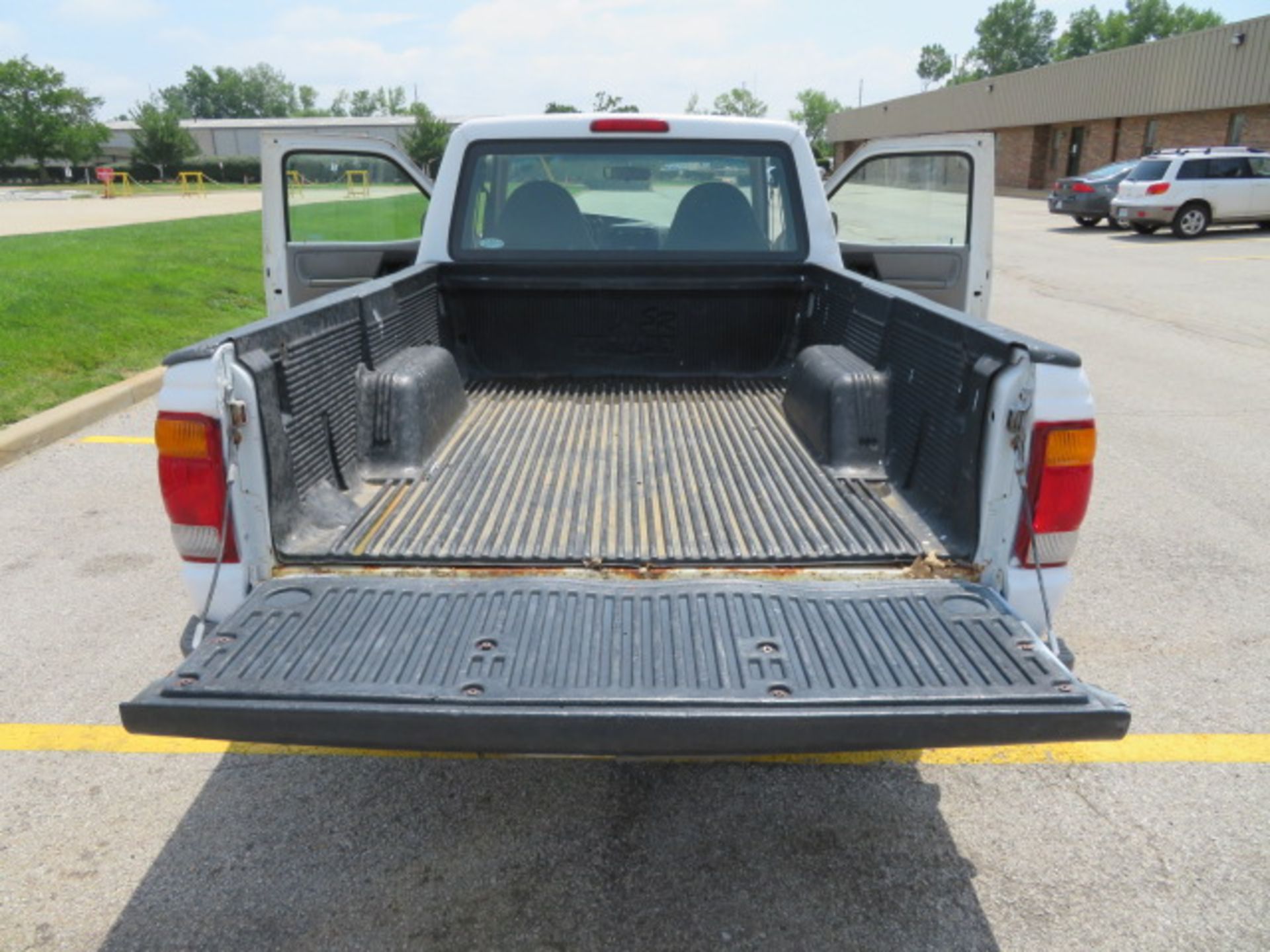 PICKUP TRUCK, 1998 FORD RANGER, gas engine, 60/40 front bench seat, Odo: 236,537 miles, 6' bed w/ - Image 9 of 9