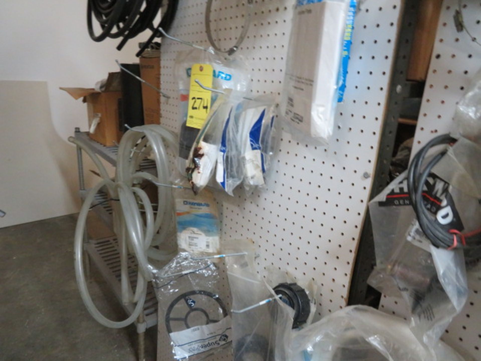LOT CONSISTING OF: pool sweep, filter parts, pump parts, table chlorinator parts, assorted - Image 11 of 17