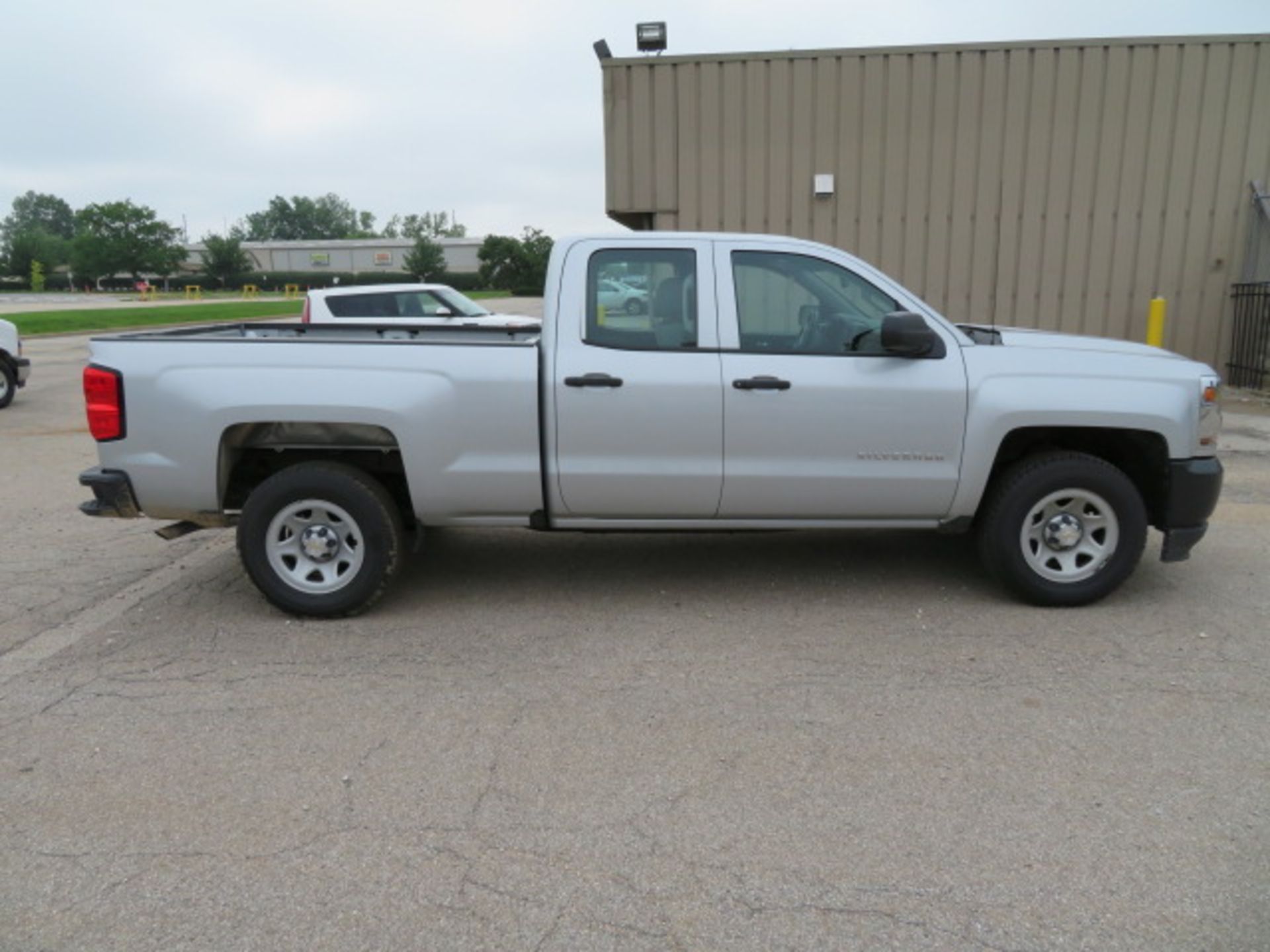 PICKUP TRUCK, 2017 CHEVROLET SILVERADO KING CAB, Odo: 49,990 miles, auto. trans., Vortec gas engine, - Image 3 of 7