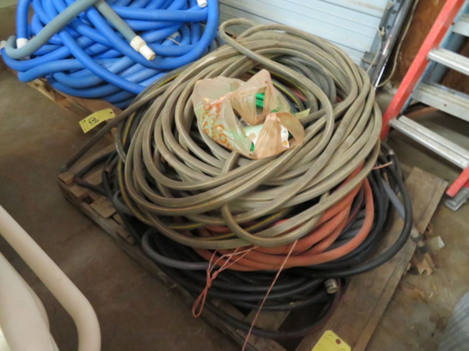 LOT CONSISTING OF: water sprinkler hoses, assorted (one pallet)