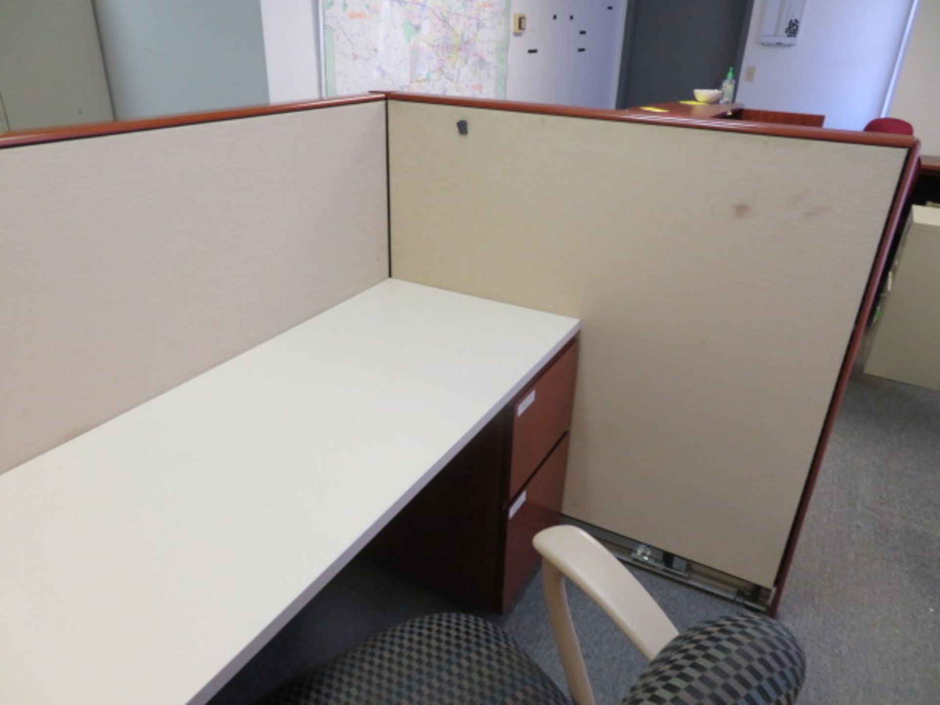 LOT CONSISTING OF OFFICE FURNITURE: 4-sided partition w/wrap around desk (5-drawers), 2-drawer - Image 5 of 8