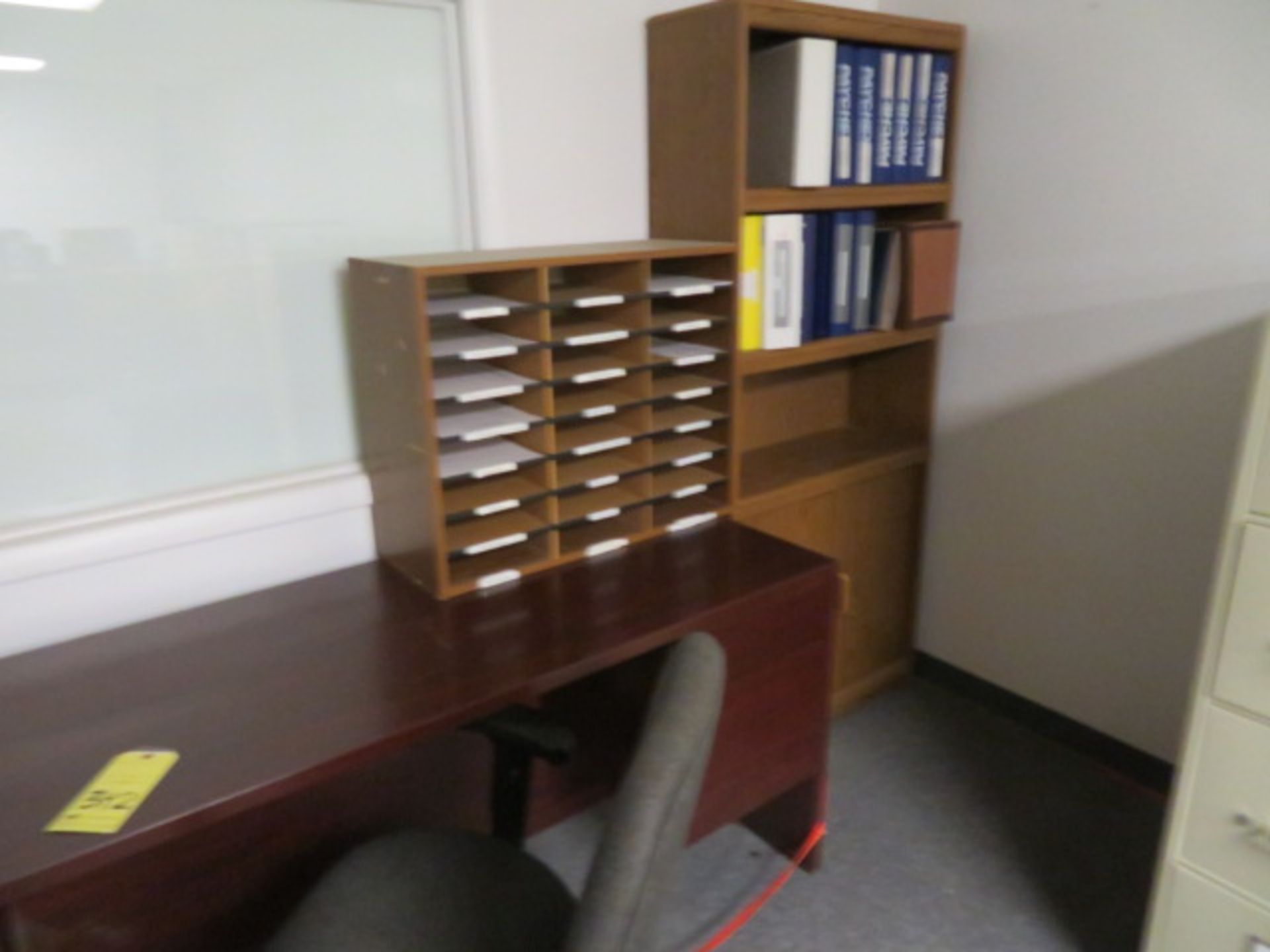 LOT CONSISTING OF OFFICE FURNITURE: 4-drawer desk, chair, 2-drawer file cabinet, multiple file - Image 3 of 3