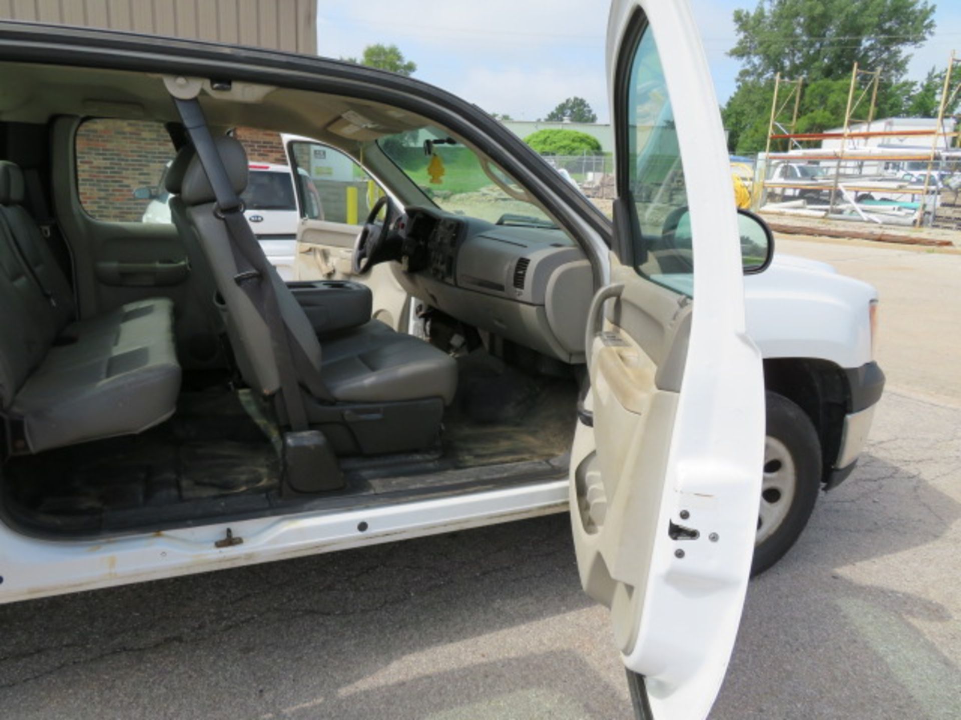 PICKUP TRUCK, 2012 GMC SIERRA EXTENDED CAB, Odo: 193,742 miles, auto. trans., gasoline engine, 6' - Image 7 of 9