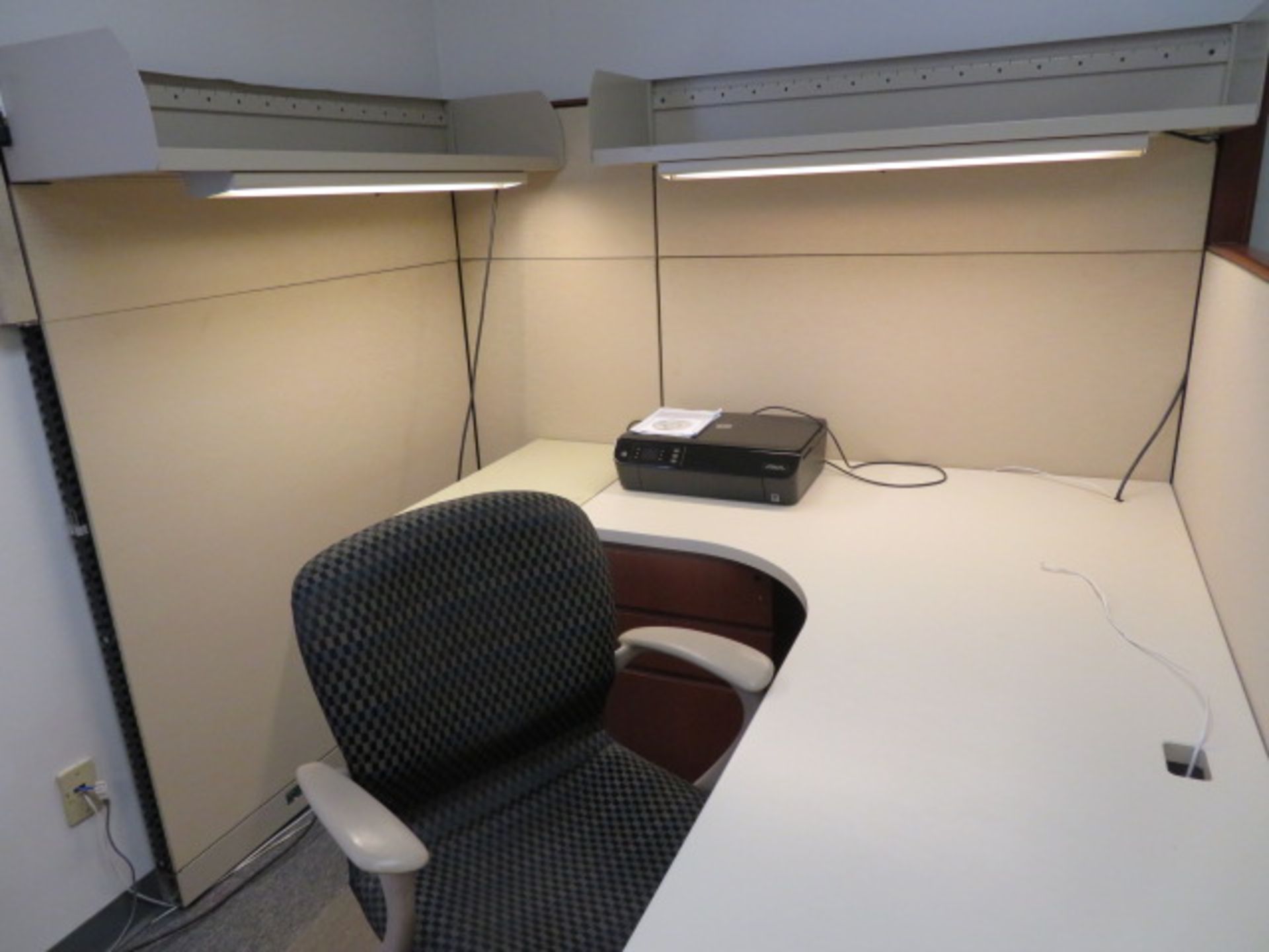 LOT CONSISTING OF OFFICE FURNITURE: 4-sided partition w/wrap around desk (5-drawers), 2-drawer - Image 4 of 8