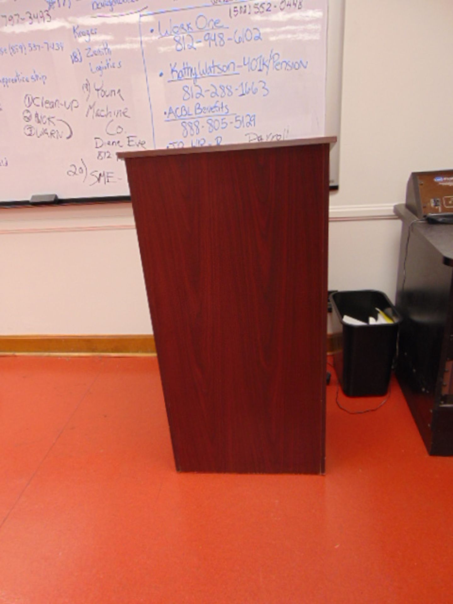 LOT OF COMMUNICATION CENTER: Propresenter podium, NEC overhead projector - Image 5 of 5