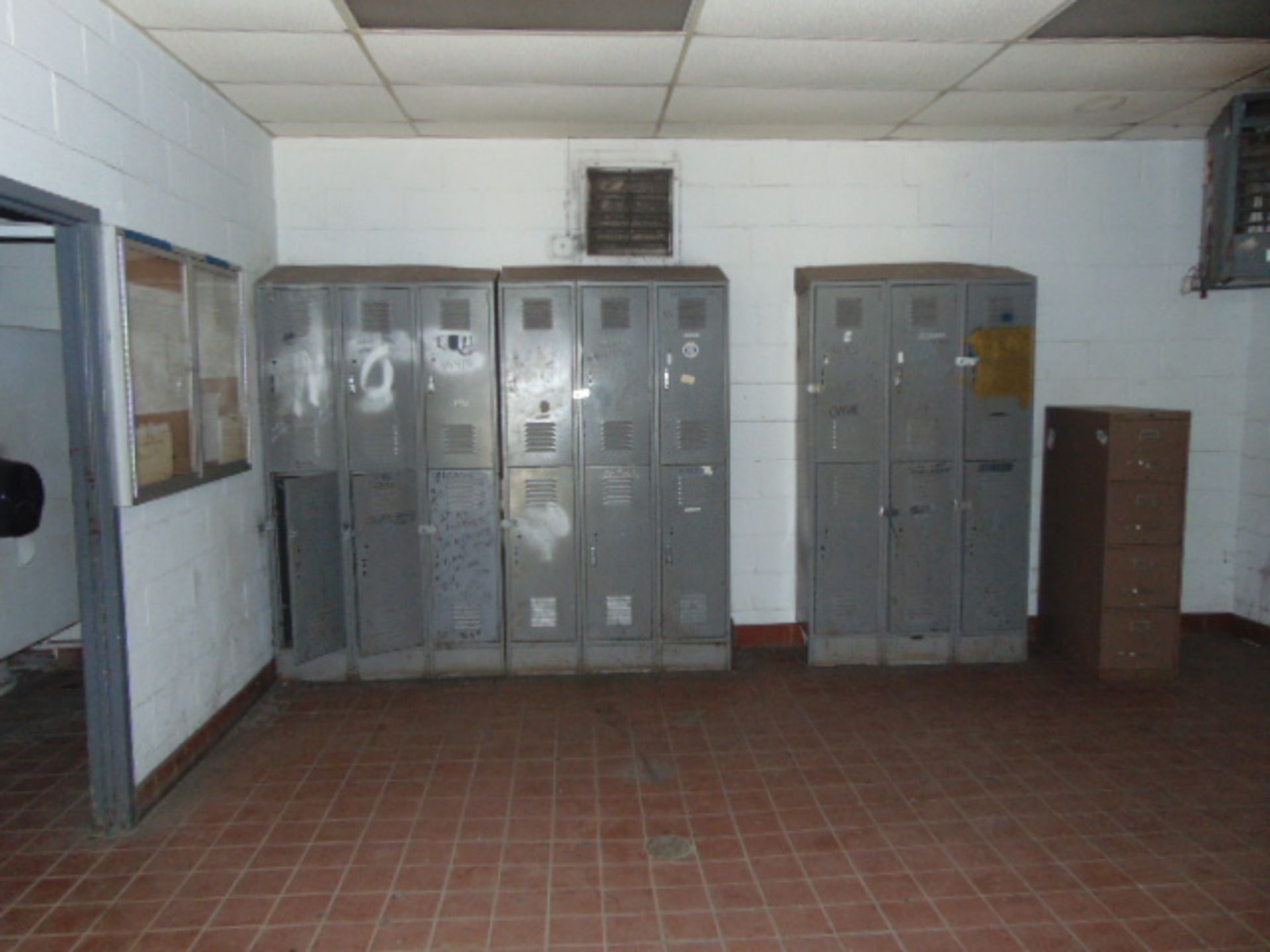 LOT CONSISTING OF: (2) aluminum picnic tables, lockers, & cabinets (in one room) - Image 3 of 3