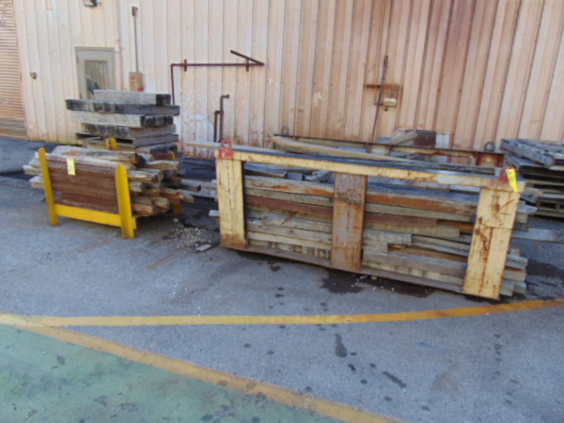 LOT OF WOOD CRIBBING, assorted (located outside)