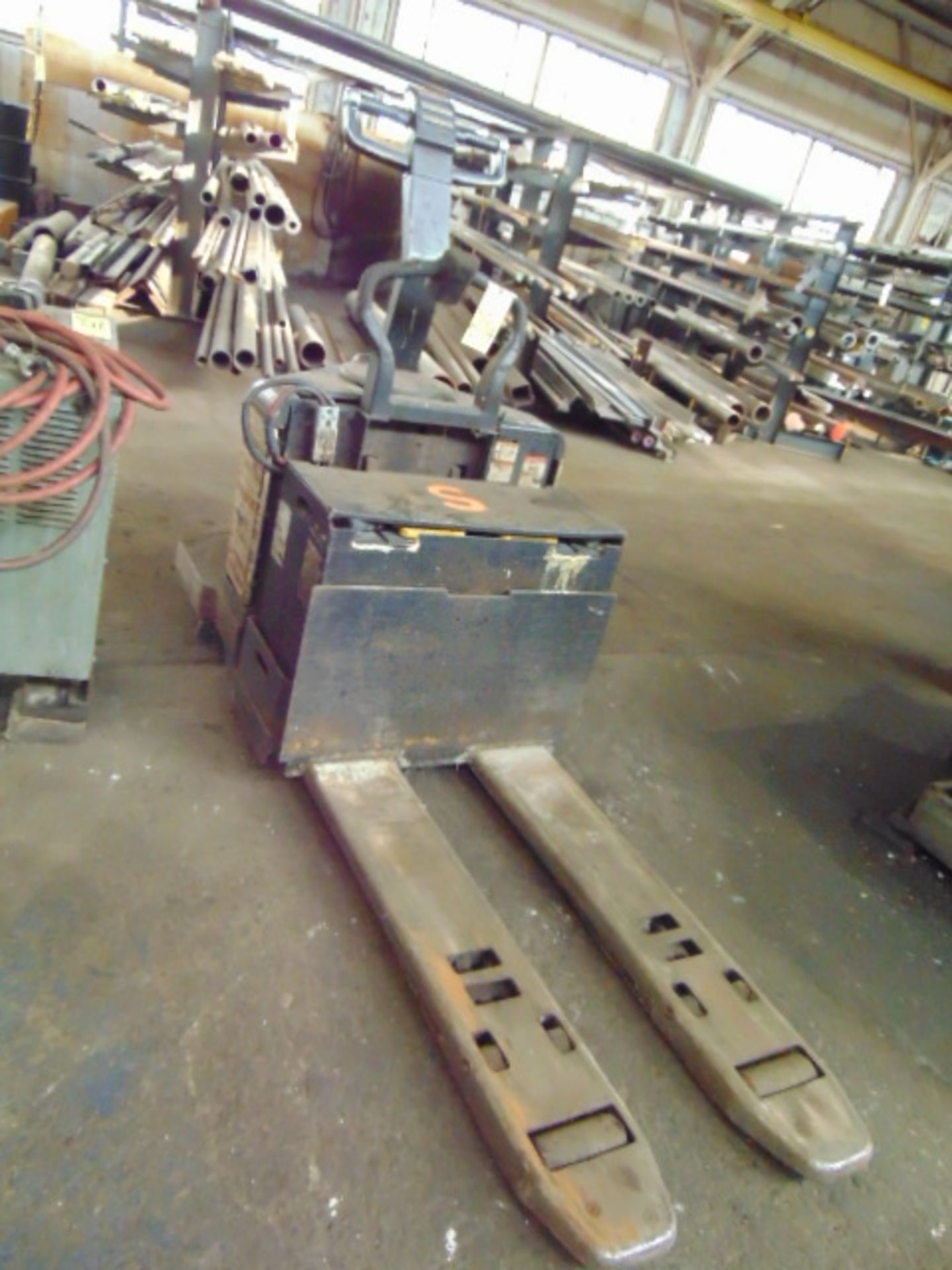 ELECTRIC PALLET JACK, CROWN 24 VOLT, S/N PE3540-60