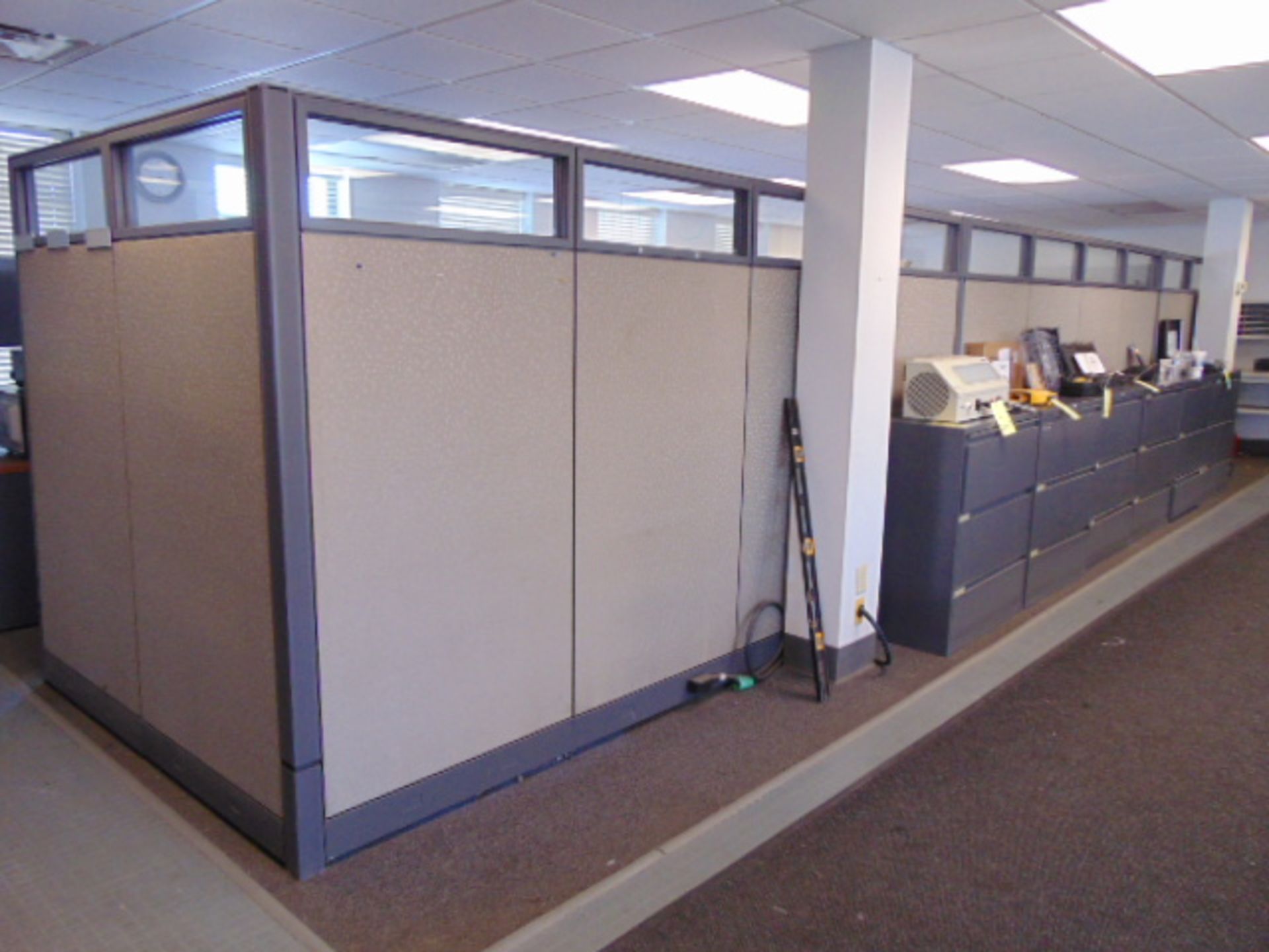 LOT OF OFFICE CUBICLES