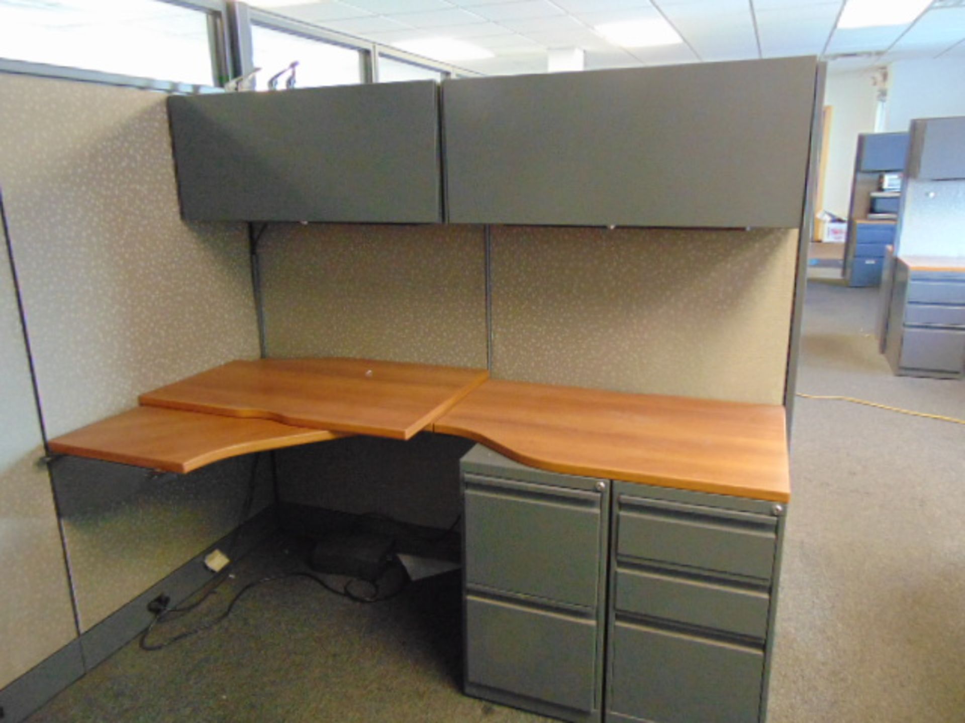 LOT OF OFFICE CUBICLES - Image 11 of 12