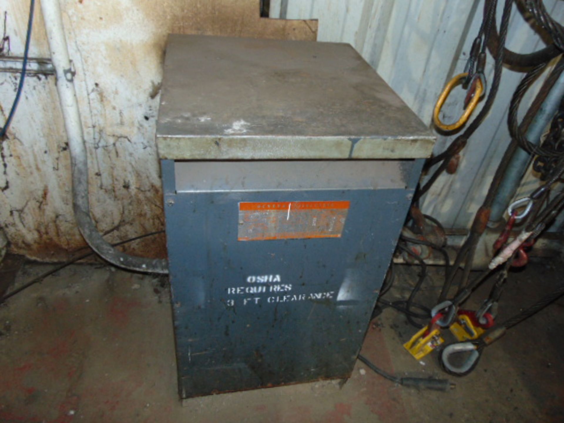 LOT CONSISTING OF: transformer & switch box (delayed removal) - Image 2 of 4