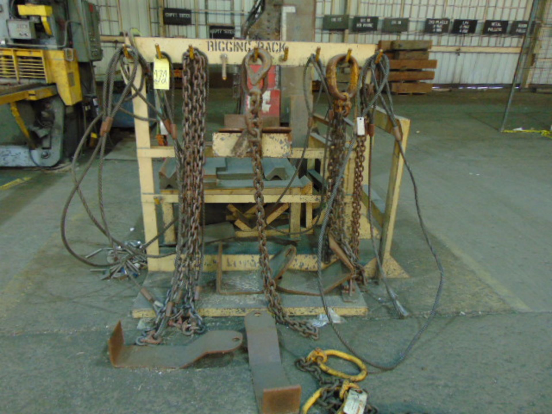 LOT CONSISTING OF: chains & slings, assorted