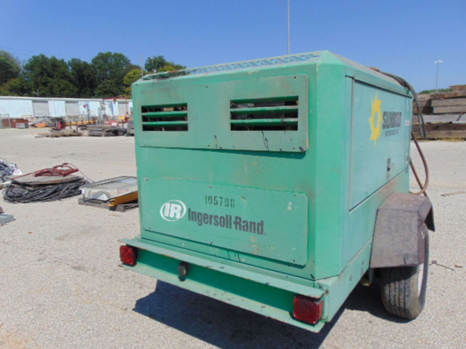 PORTABLE AIR COMPRESSOR, INGERSOLL-RAND MDL. XP375W0U7, new 2006, Doosan diesel engine, sgl. axle, - Image 3 of 6