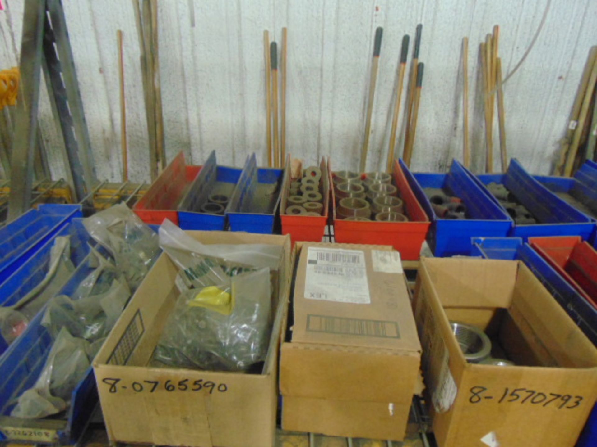 LOT CONSISTING OF: pipe fittings & gaskets, assorted (in three sections pallet racking) - Image 11 of 11