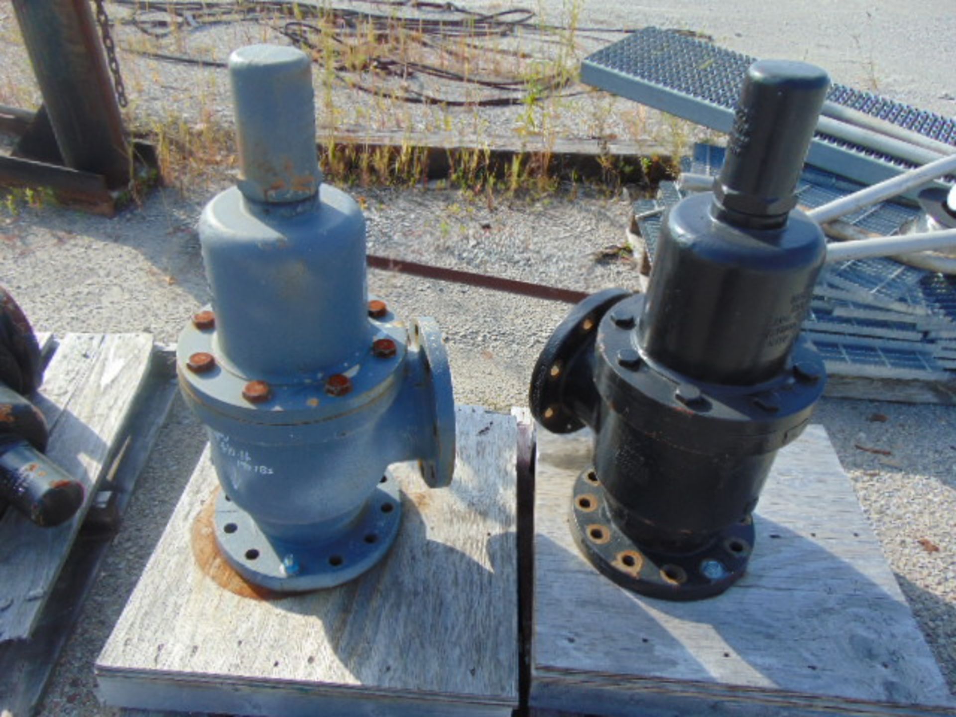 LOT CONSISTING OF: valves & misc., assorted (on four skids) - Image 4 of 5