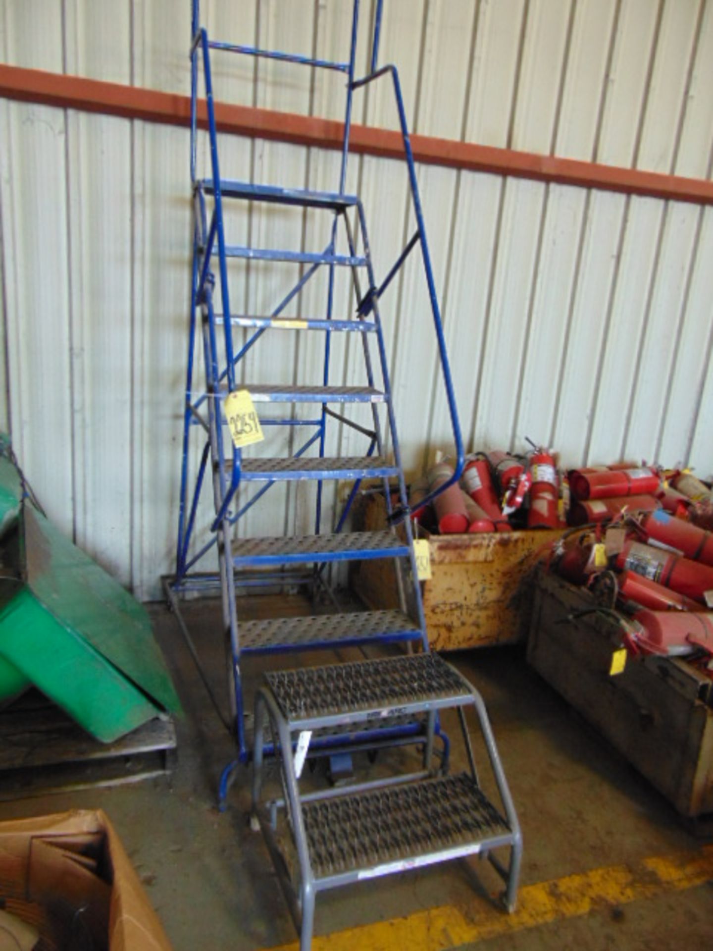 LOT OF SAFETY LADDERS (2), assorted