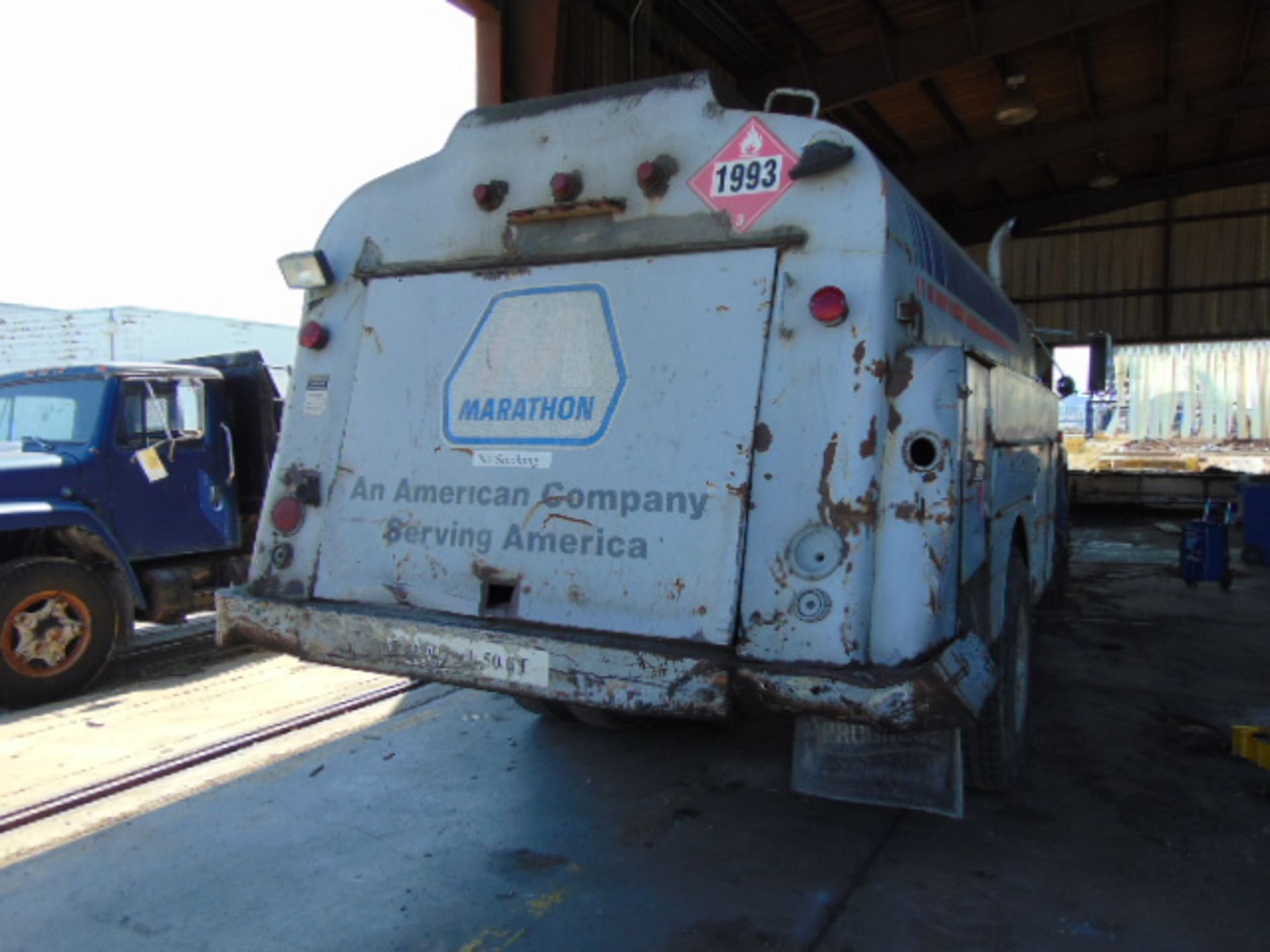 FUEL TRUCK, INTERNATIONAL (yard use only - no title) - Image 4 of 4